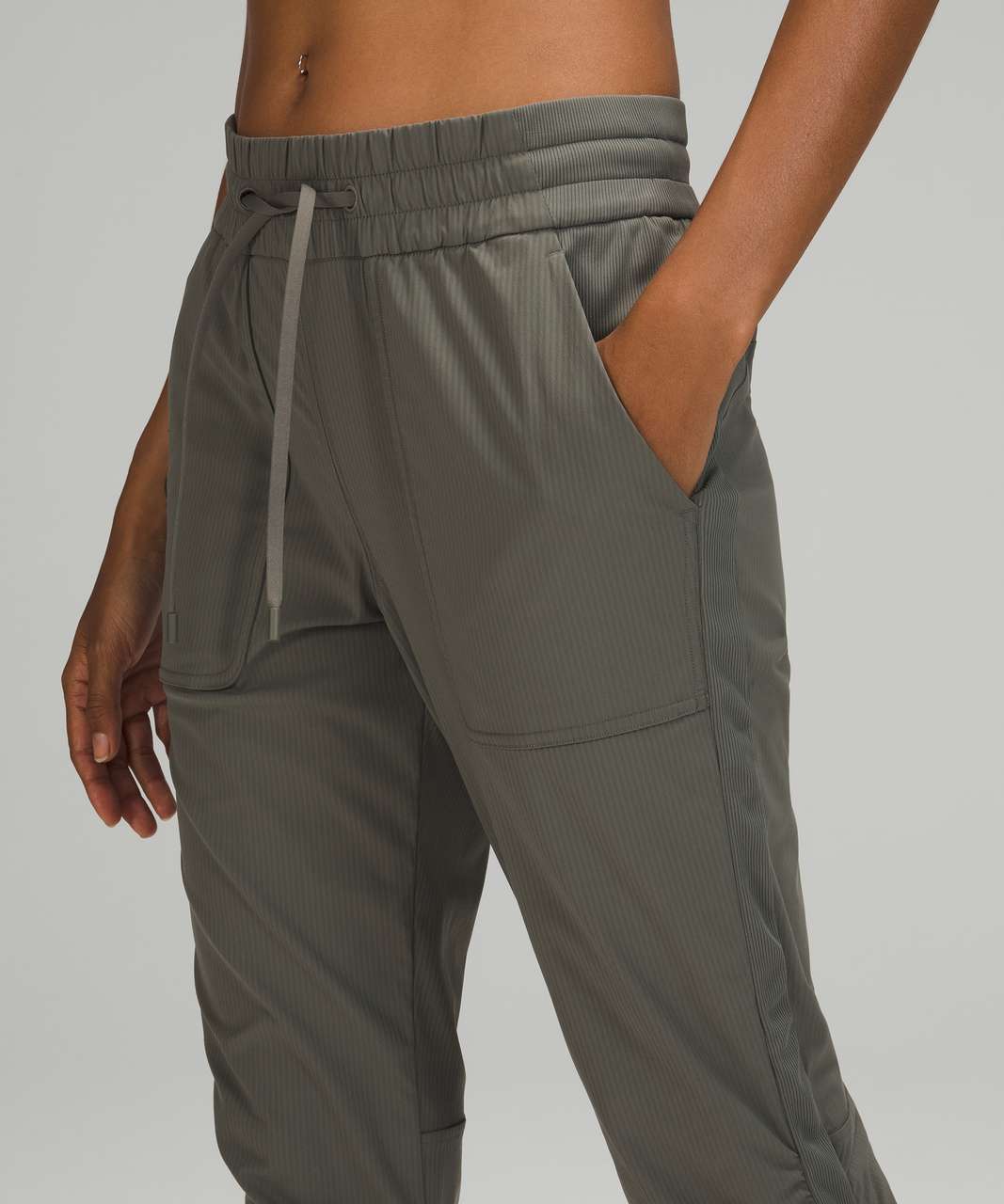 First time flop: Beyond the Studio Jogger (grey sage, size 6) : r