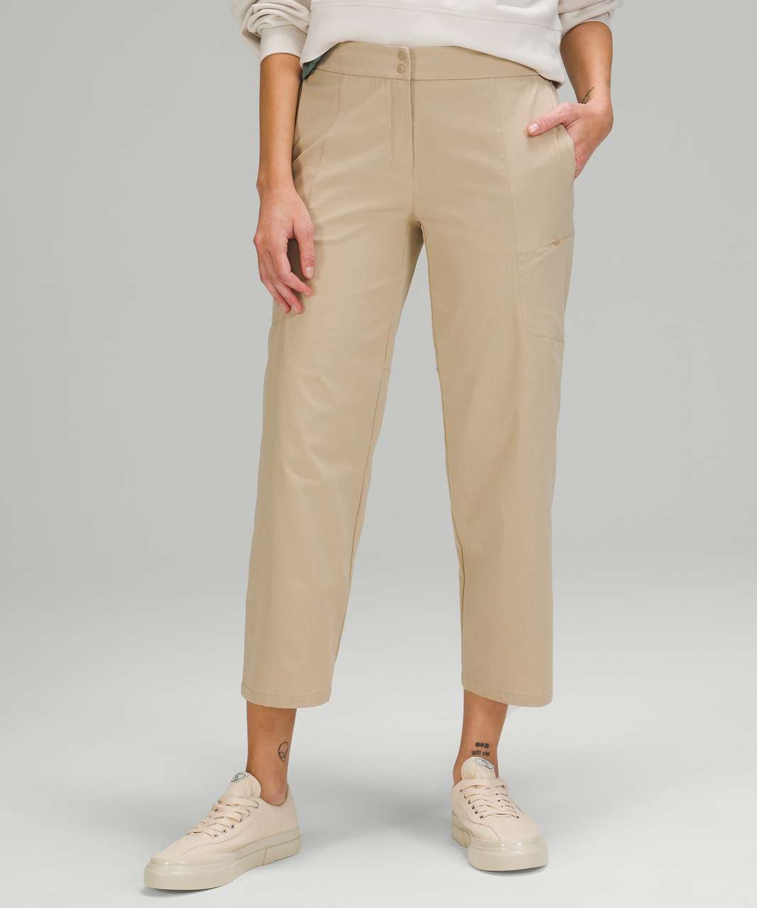 Lululemon Ventlight Cargo Mid Rise Crop 26" - Trench