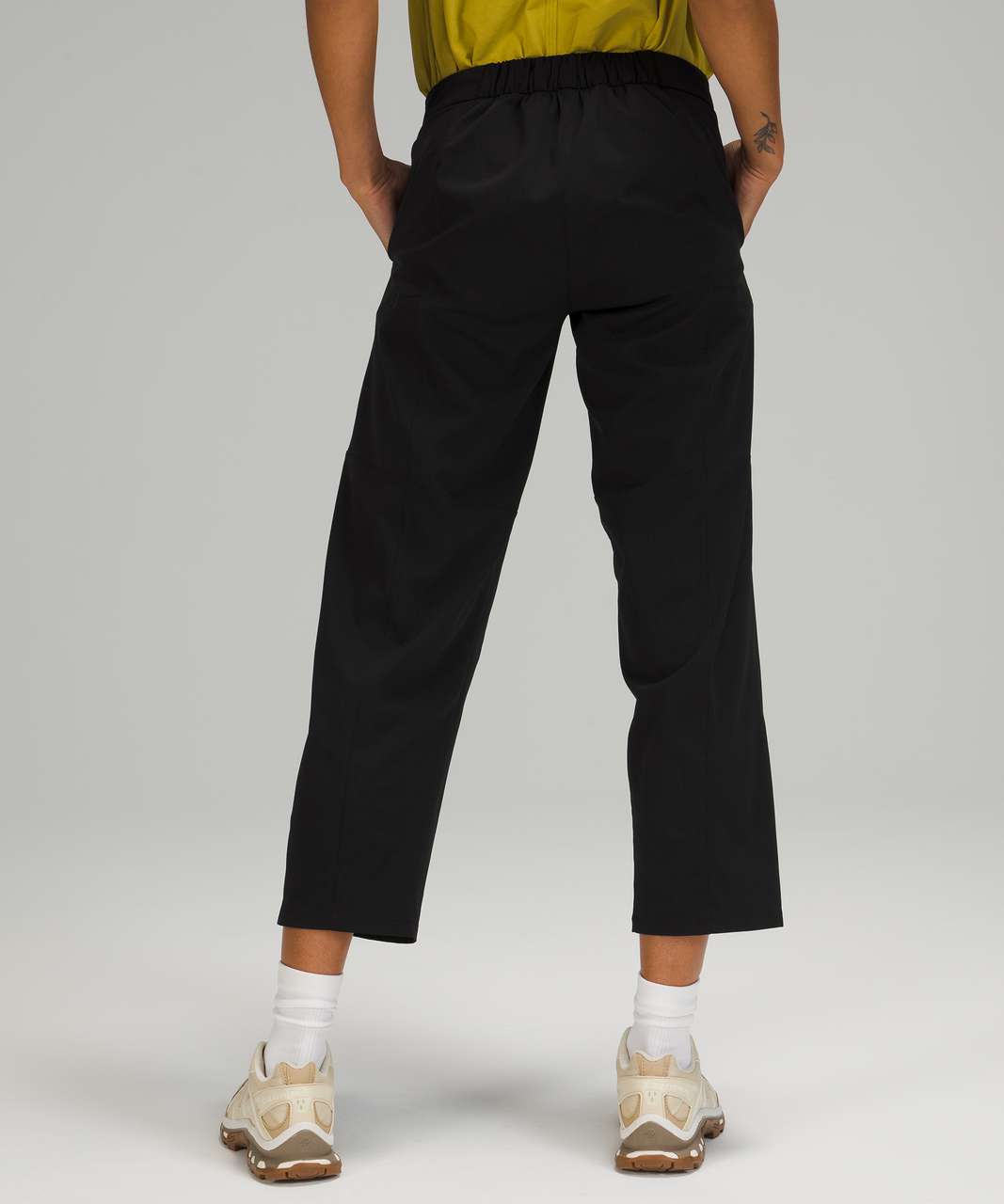 Lululemon Ventlight Cargo Mid Rise Crop 26" - Black