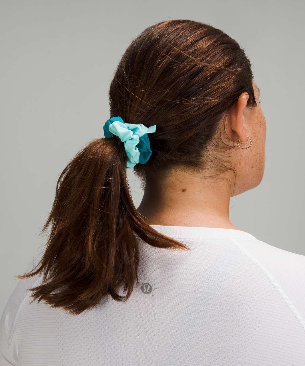 Lululemon Uplifting Scrunchie - Hawaiian Blue / Icing Blue