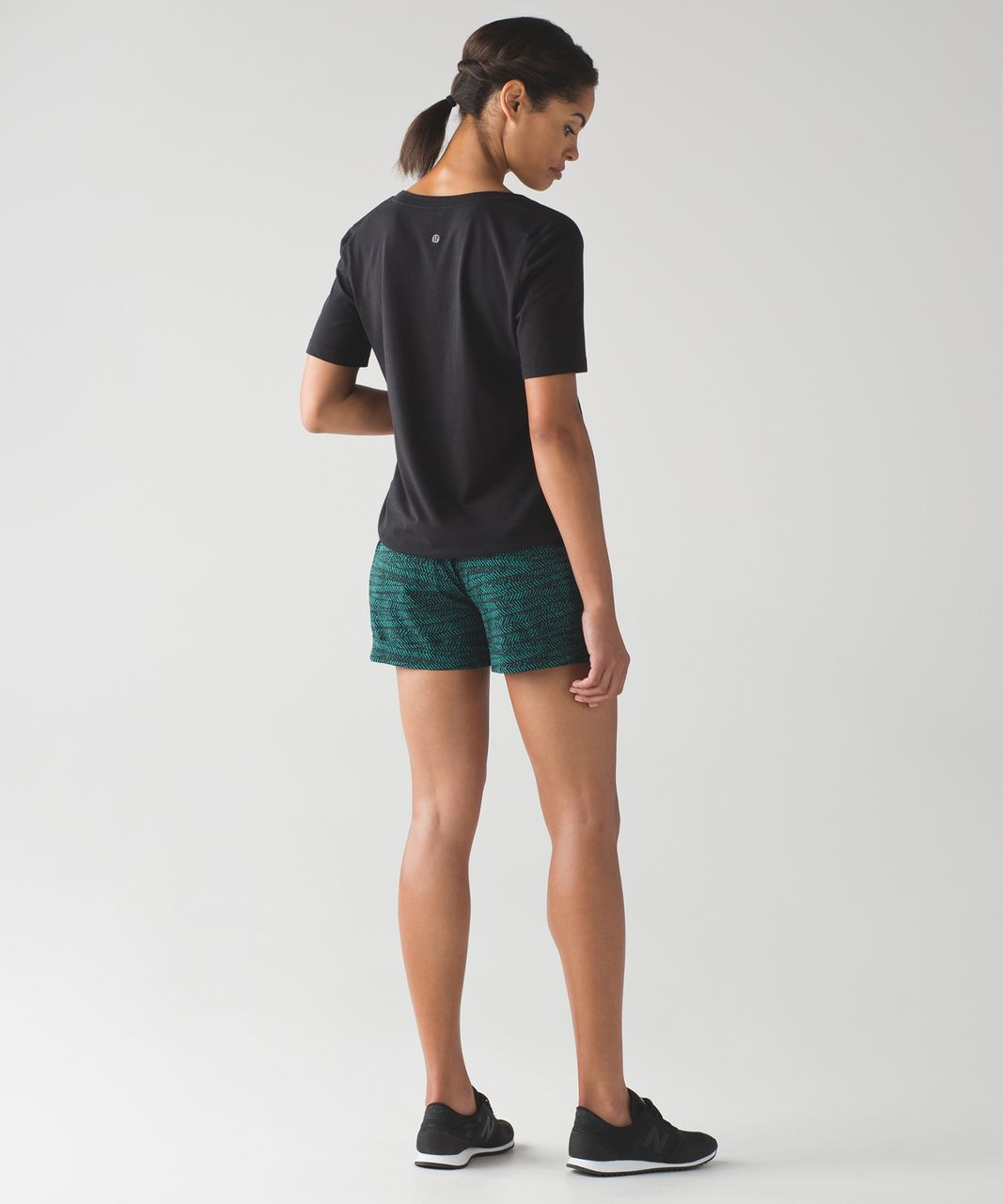 Lululemon Spring Break Away Short II - Mini Trax Hunter Green Black