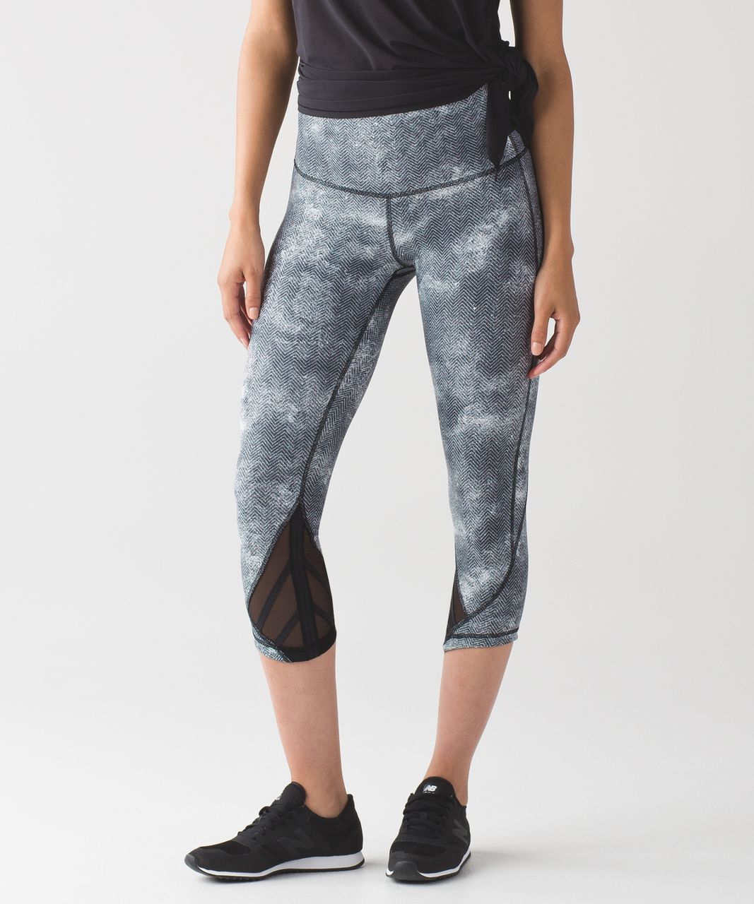 Lululemon Essential Rhythm Crop (Full-On Luxtreme) - Diffusion White Black / Black