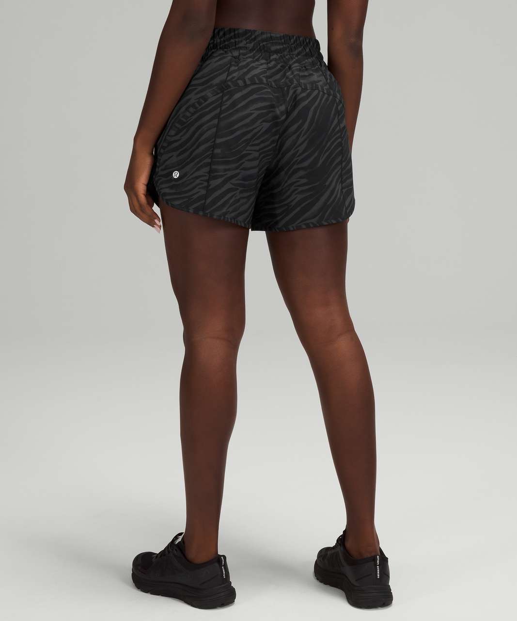 Lululemon Track That Mid-Rise Lined Short 5" - Le Tigre Camo Deep Coal Multi