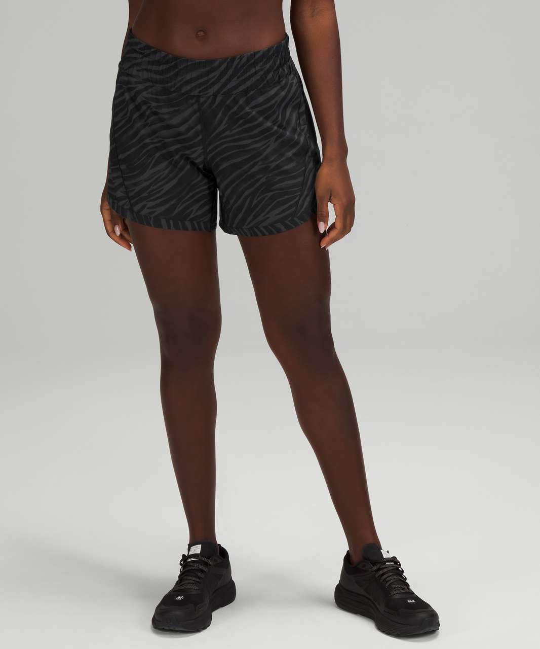 Lululemon Hotty Hot Low Rise Short 2.5 - Le Tigre Camo Deep Coal Multi /  Black - lulu fanatics