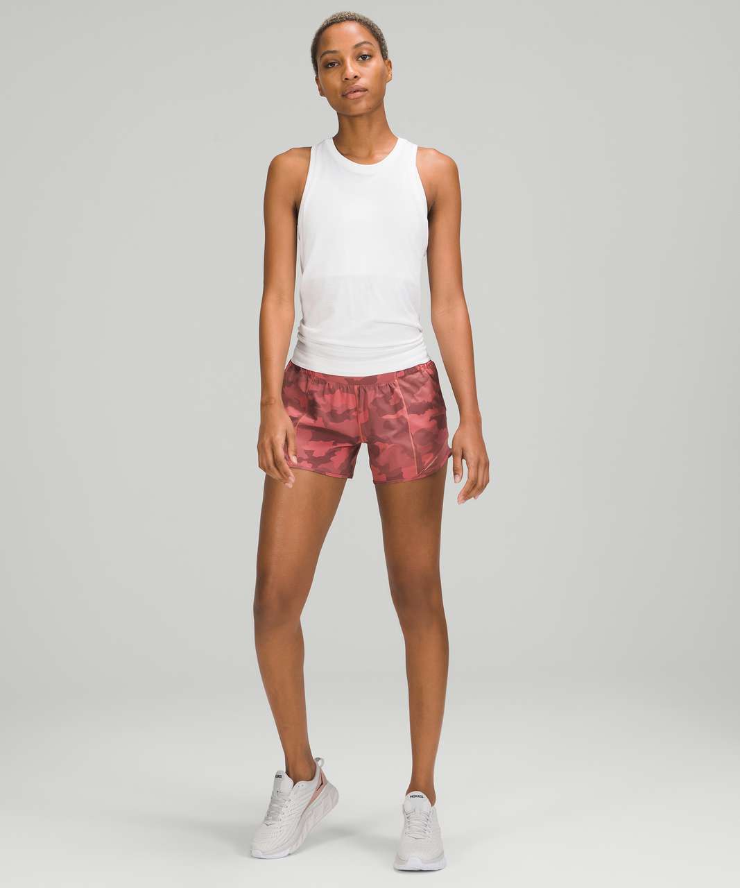 Lululemon Hotty Hot Low Rise Short 4" - Heritage 365 Camo Brier Rose Multi / Spiced Chai