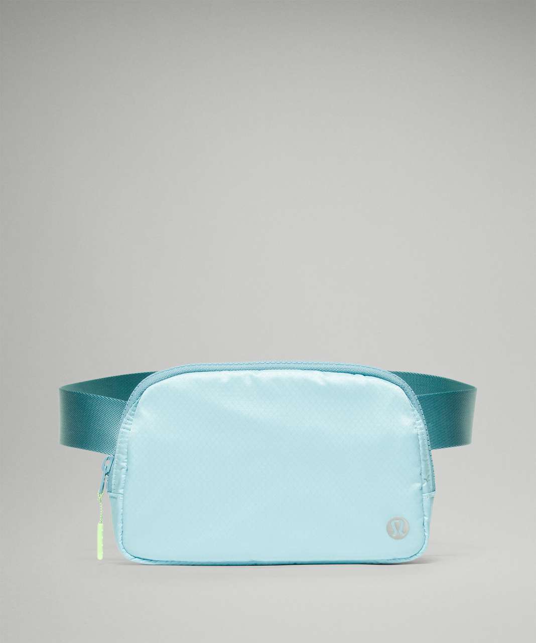  LULULEMON Everywhere Belt Bag 1 Litre (Icing Blue/Eton Blue)