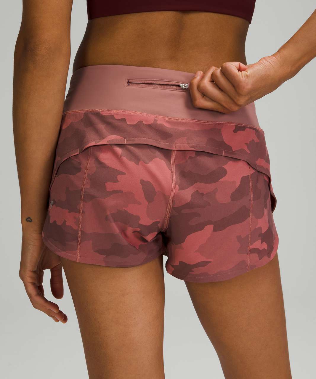 Lululemon Speed Up Low-Rise Short 2.5" - Heritage 365 Camo Brier Rose Multi / Spiced Chai