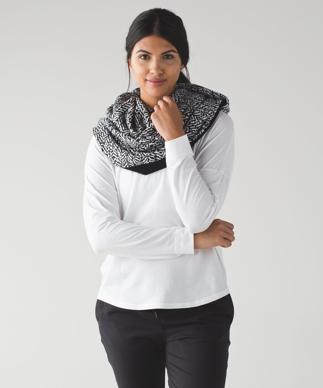 Lululemon Divinity Scarf Black / Heathered Core Medium Grey