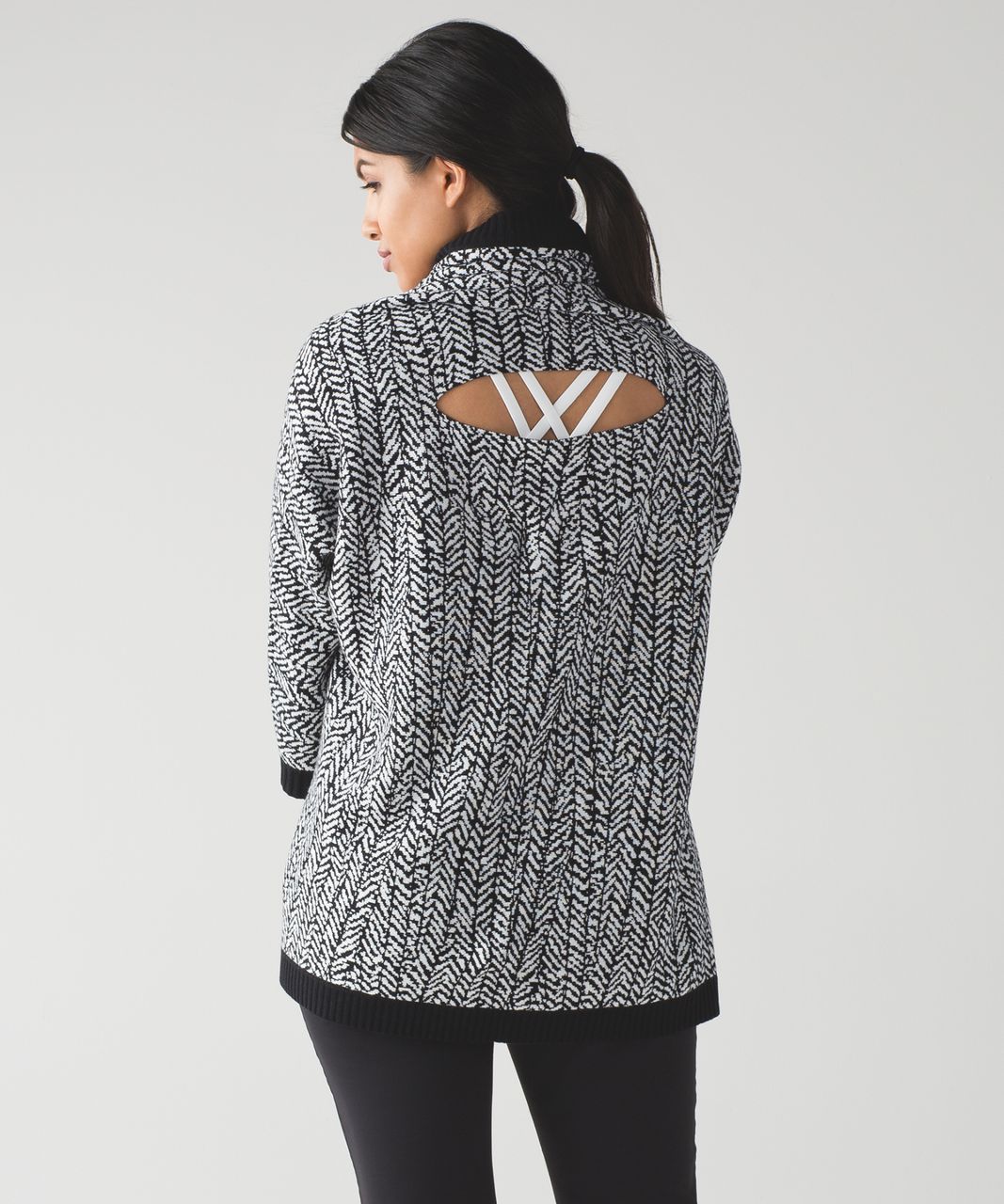 Lululemon Divinity Scarf - Trax White Black