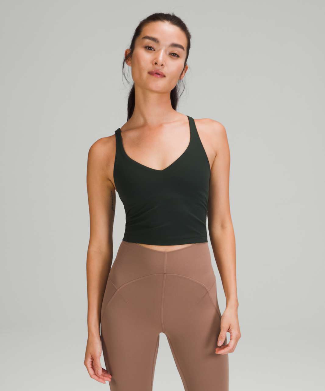 Lets compare dark forest and rainforest green from lululemon! Rainfore