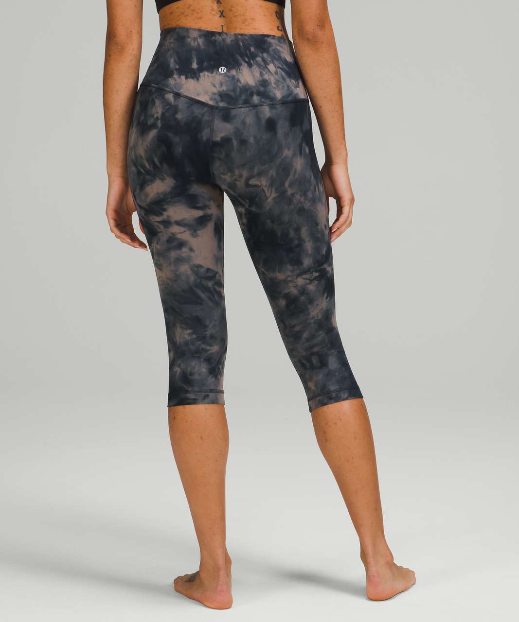 https://storage.googleapis.com/lulu-fanatics/product/65789/1280/lululemon-lululemon-align-high-rise-crop-17-diamond-dye-lunar-rock-true-navy-051024-359531.jpg