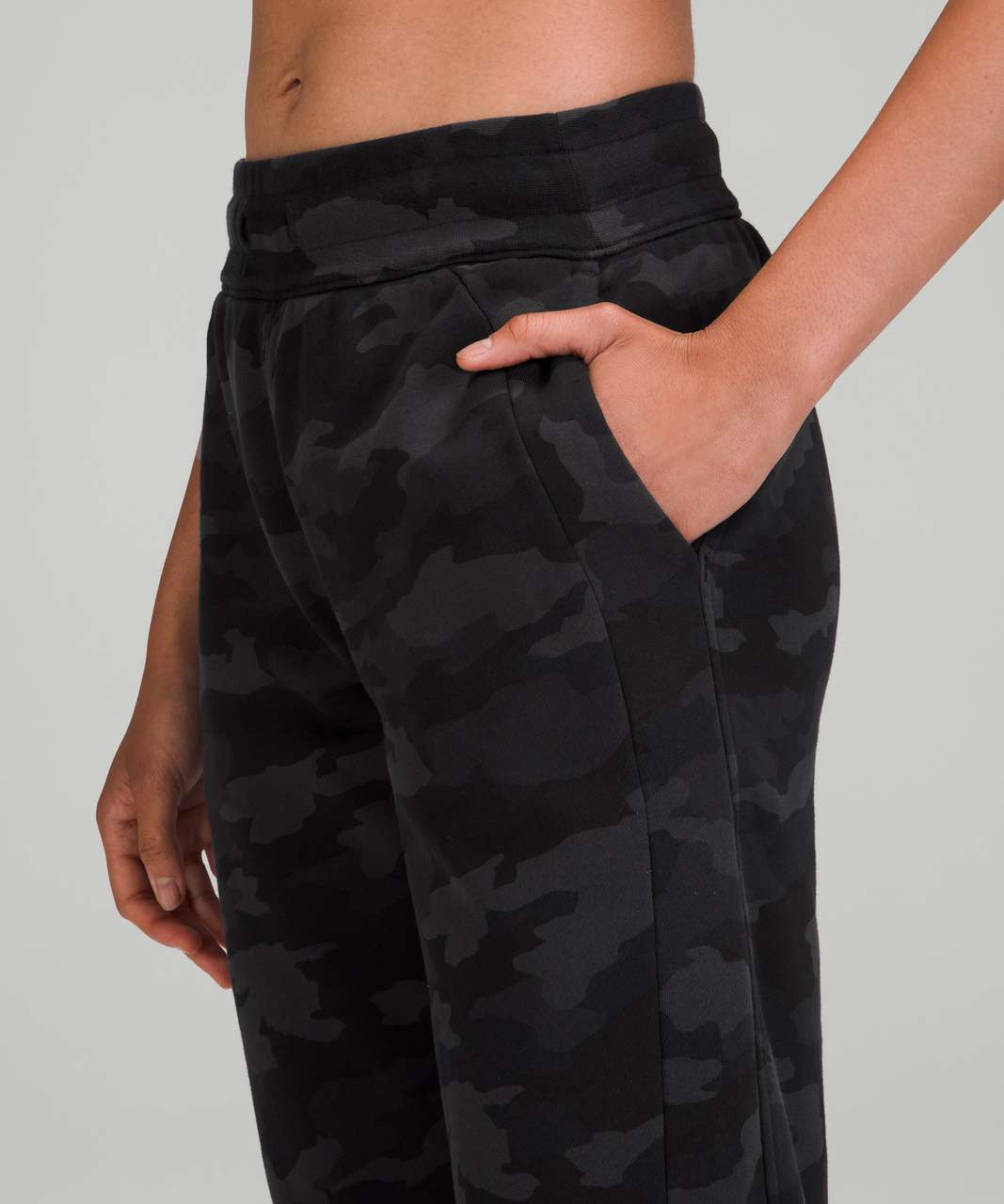 Lululemon New Black Camo High Rise Scuba Joggers Sz 6 – Changes Luxury  Consignment