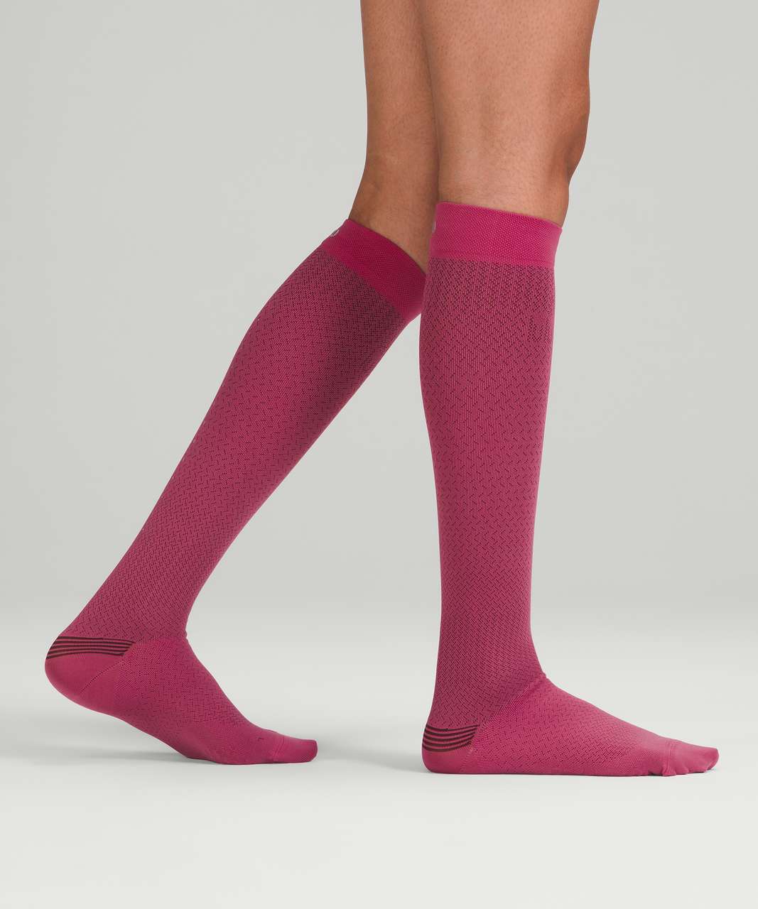 https://storage.googleapis.com/lulu-fanatics/product/65883/1280/lululemon-micropillow-compression-run-sock-knee-high-pink-lychee-049472-359957.jpg