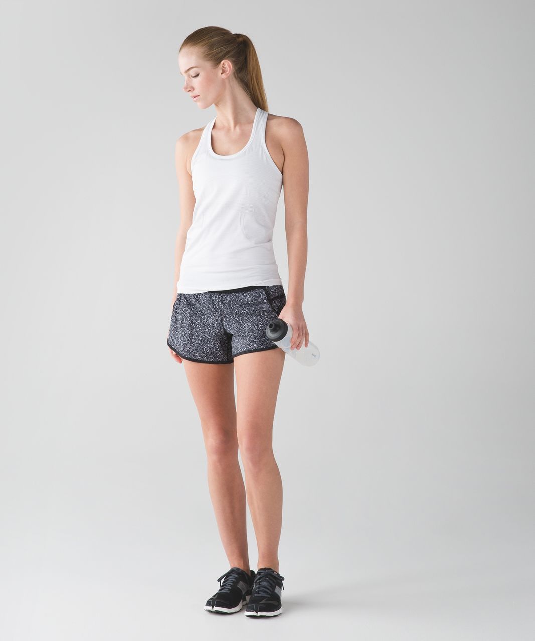 Lululemon Tracker Short IV - Freckle Flower Black White / Black