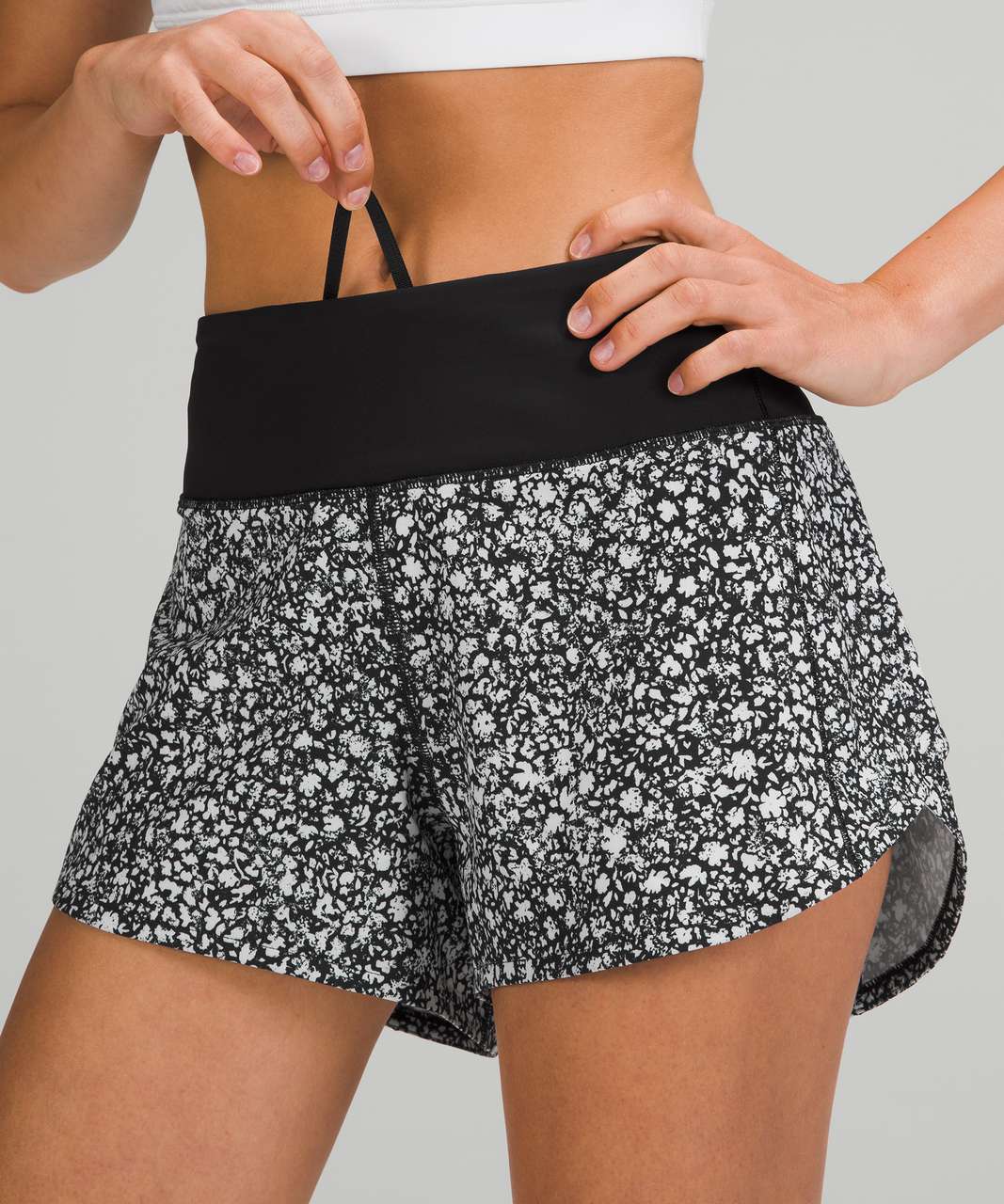 Lululemon Speed Up Mid-Rise Short 4" - Venture Floral Alpine White Black / Black