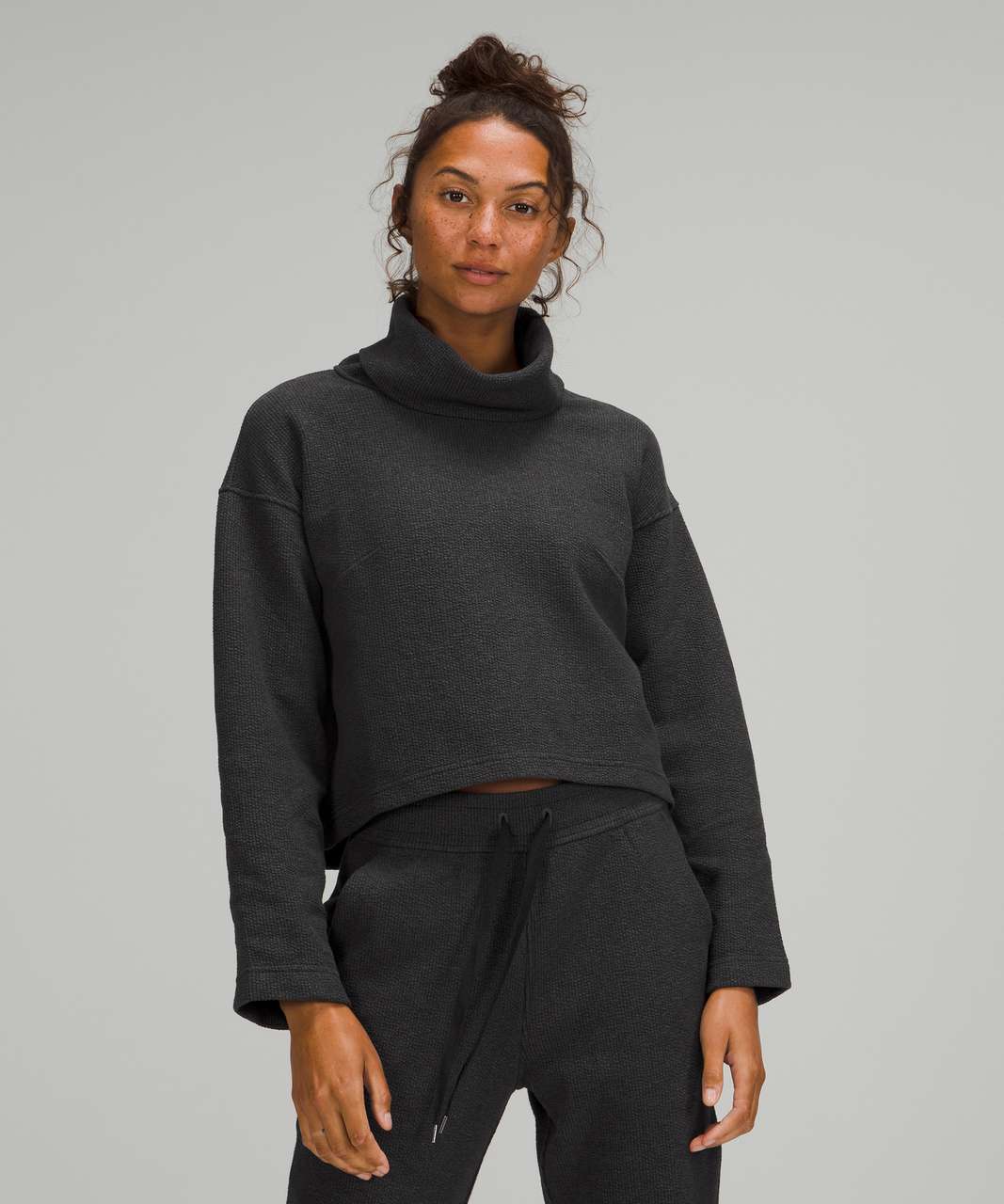 https://storage.googleapis.com/lulu-fanatics/product/66170/1280/lululemon-ribbed-funnel-neck-pullover-heathered-black-1966-361233.jpg