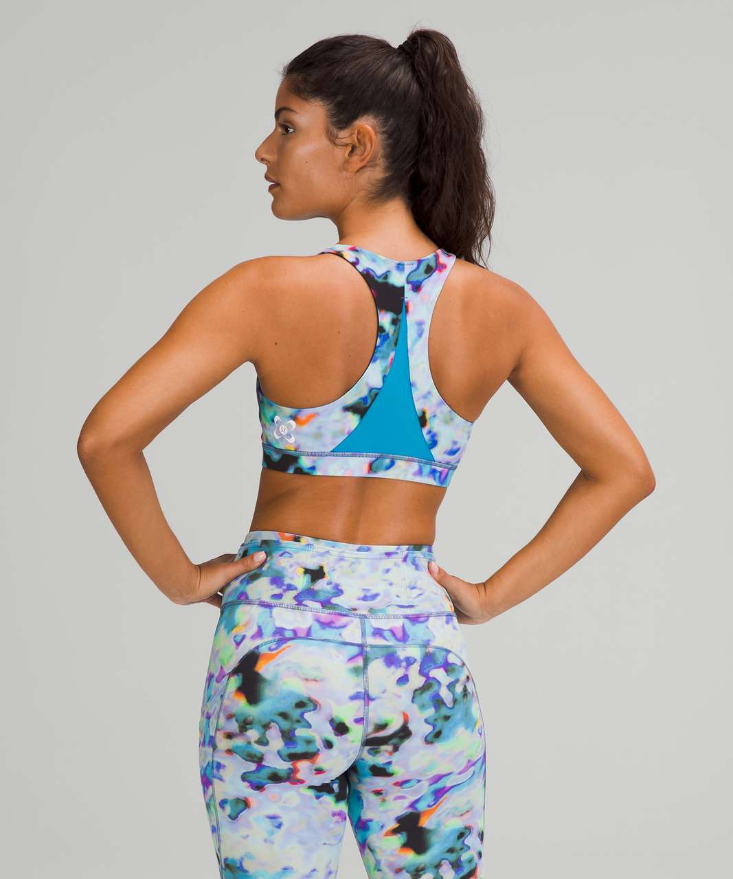 I loveeee the Euphoria Seawheeze print!!! Wearing size 8 invigorate bra and  size 4 fast and frees! Anyone find that the invigorate bra runs/ran big? I  need a size 6 :/ : r/lululemon