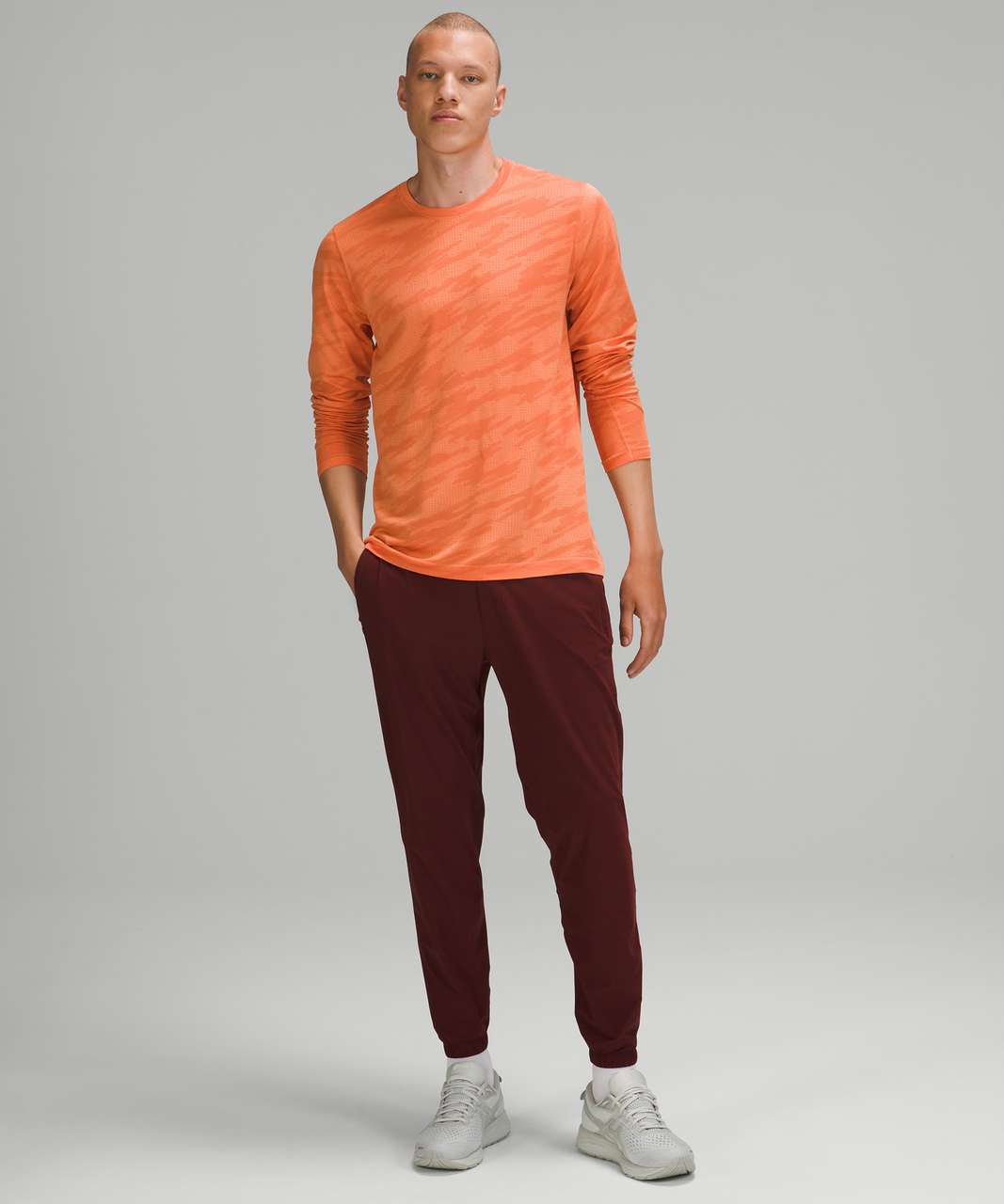 Lululemon Surge Jogger Tall 31" - Red Merlot