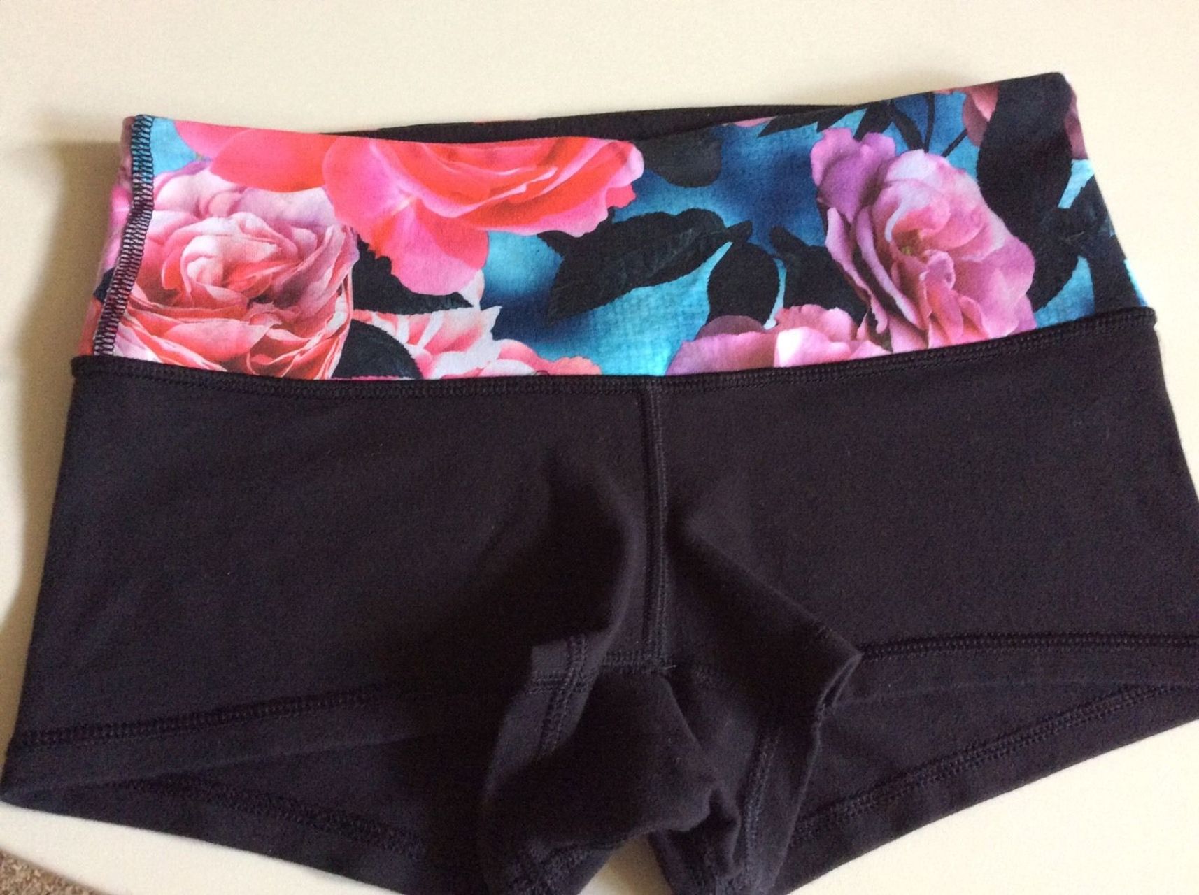 Lululemon Boogie Short - Black / Secret Garden