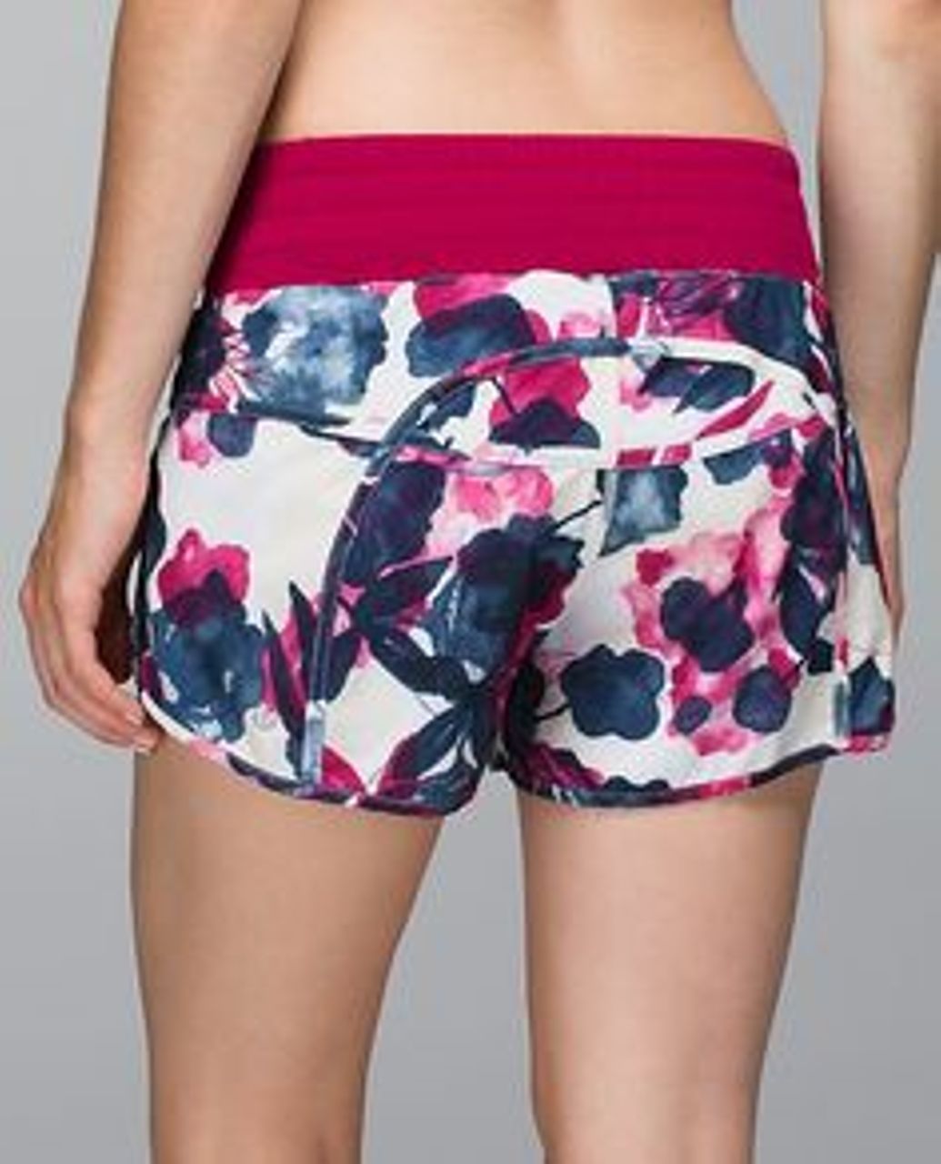 Lululemon Tracker Short II - Inky Floral