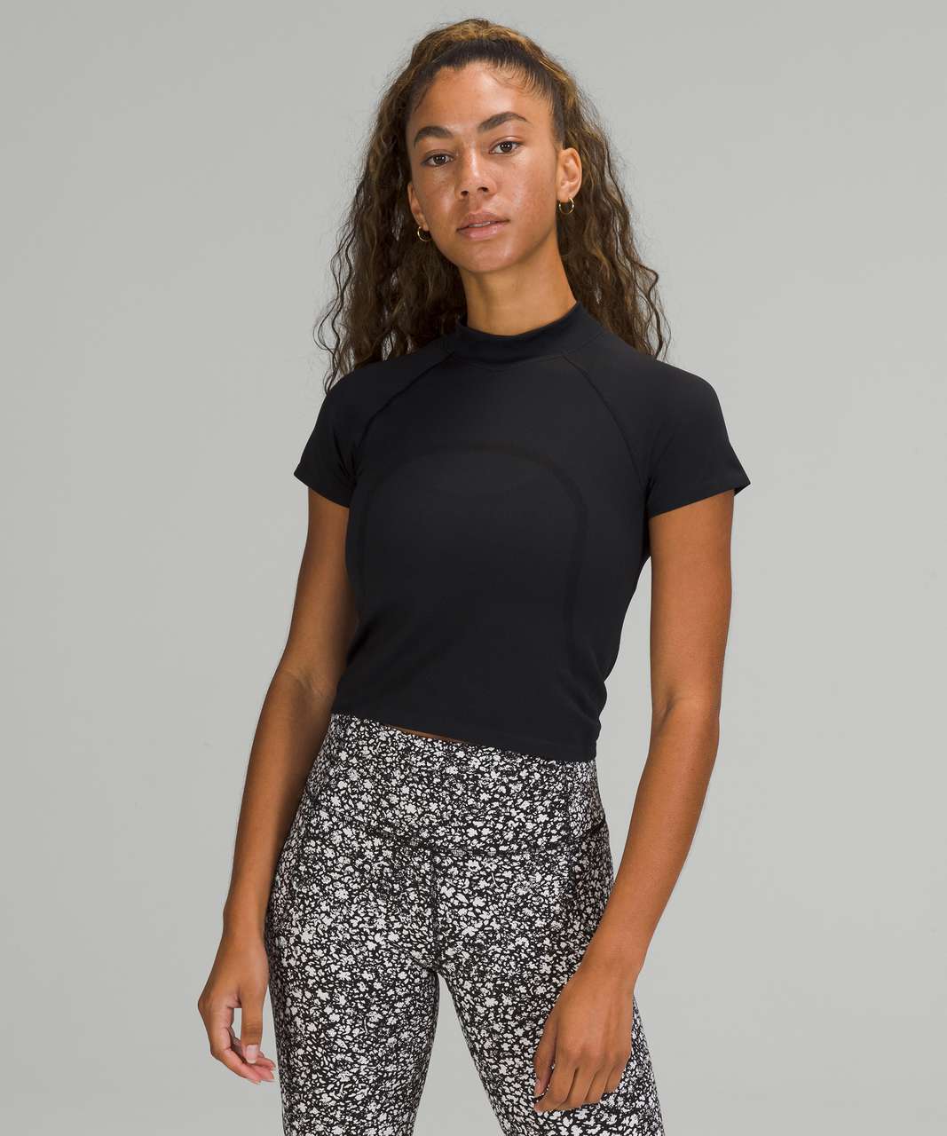 Lululemon Swiftly Cropped Mock Neck T-Shirt - Black / Black