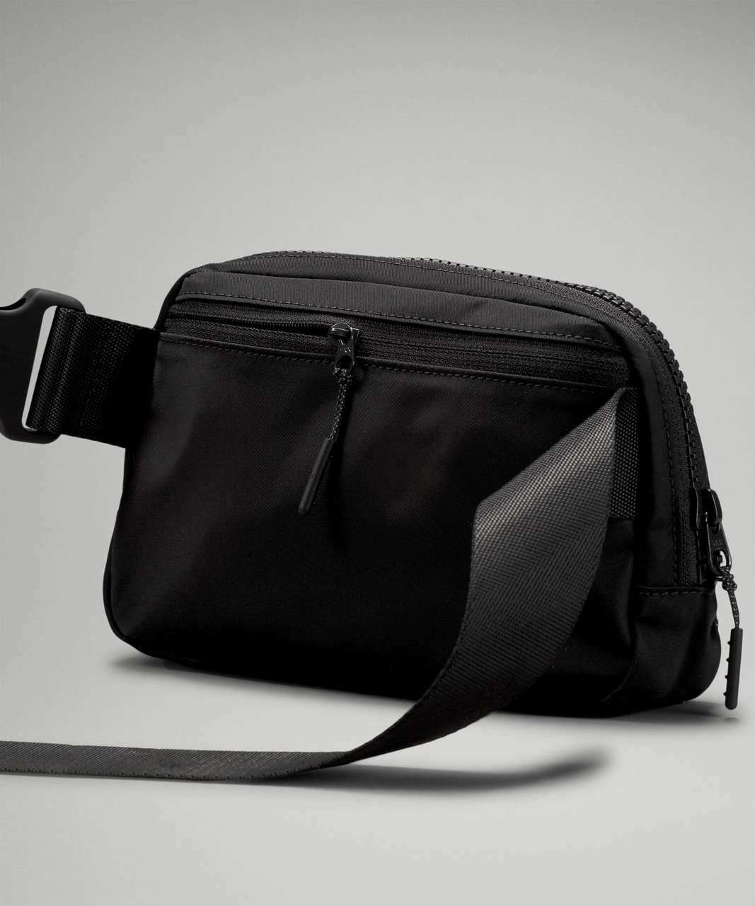 Lululemon Everywhere Belt Bag 1L - Black / White