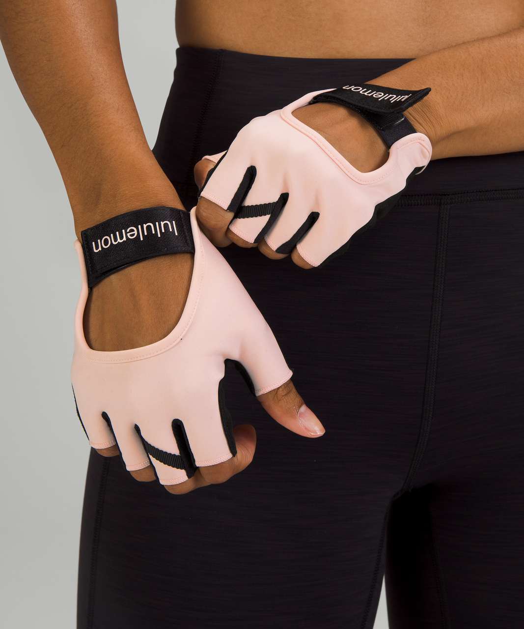 Lululemon Uplift Training Gloves - Pink Mist / Black