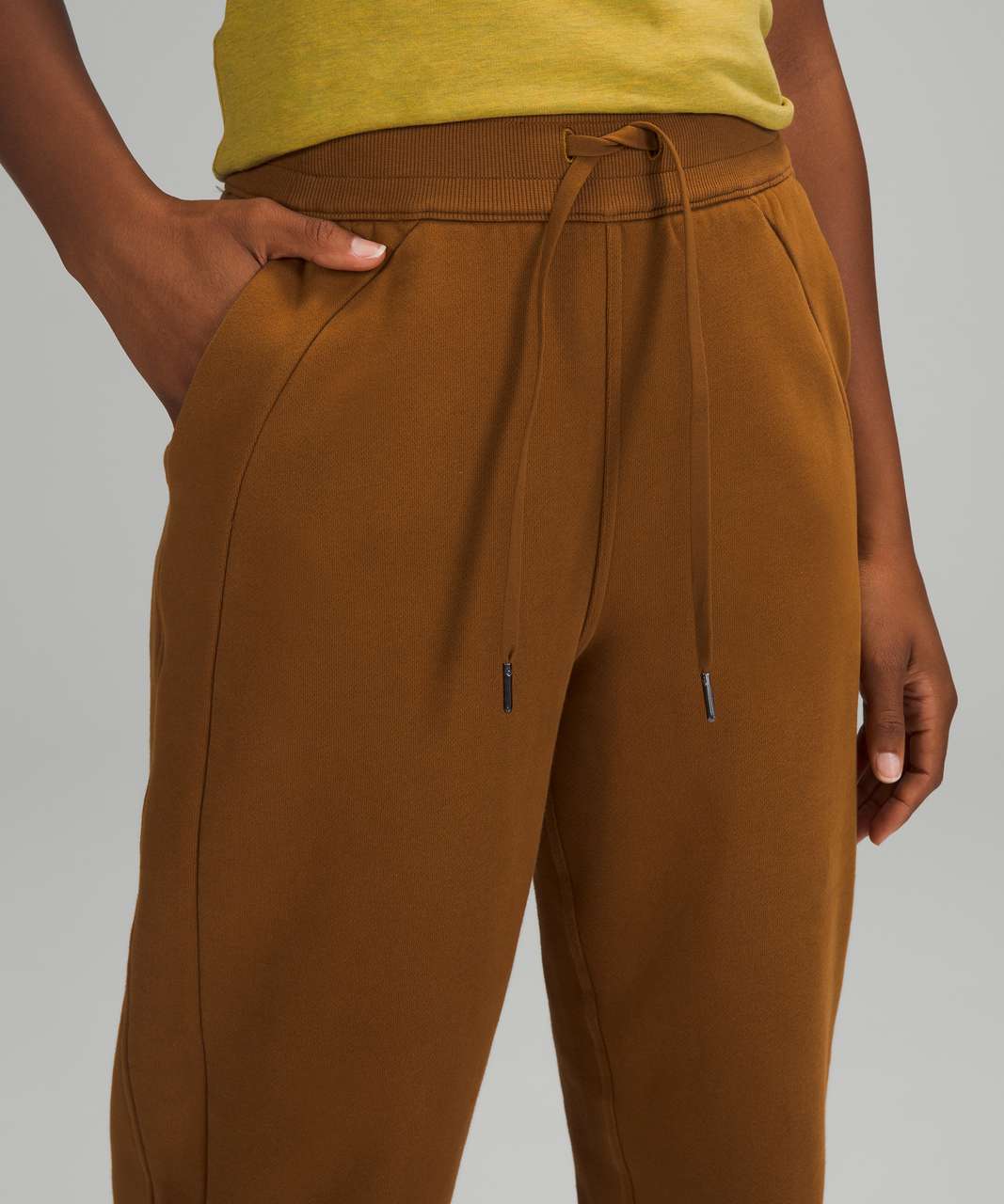 Wearing o/s scuba in Carob brown Xs/s and relax high rise joggers and carob  brown size 6. I need these joggers in every color🫠 : r/lululemon