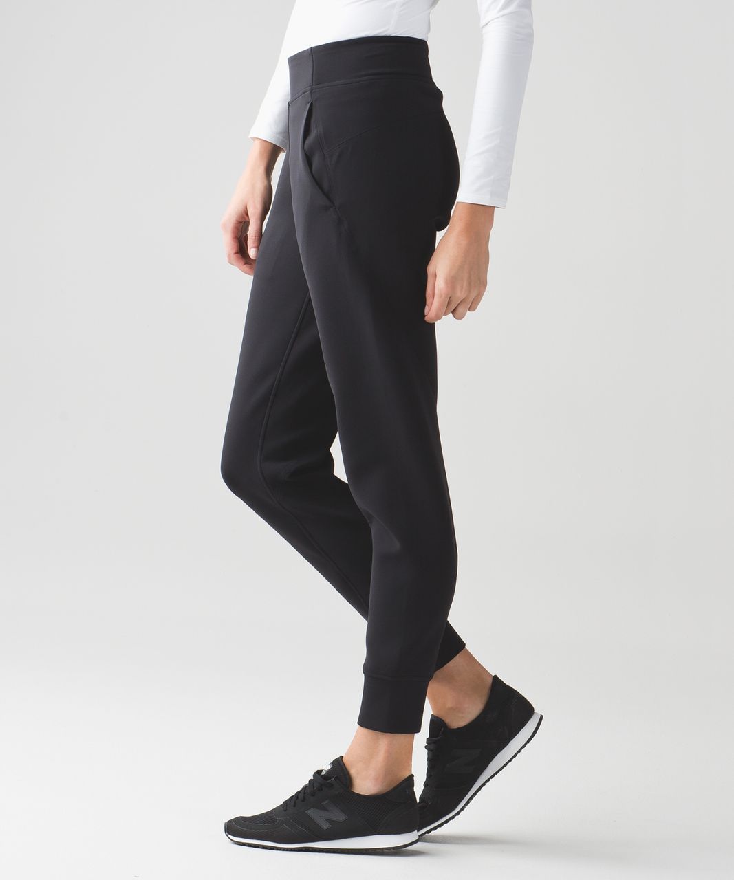 https://storage.googleapis.com/lulu-fanatics/product/6694/1280/lululemon-embrace-the-space-pant-black-0001-28377.jpg