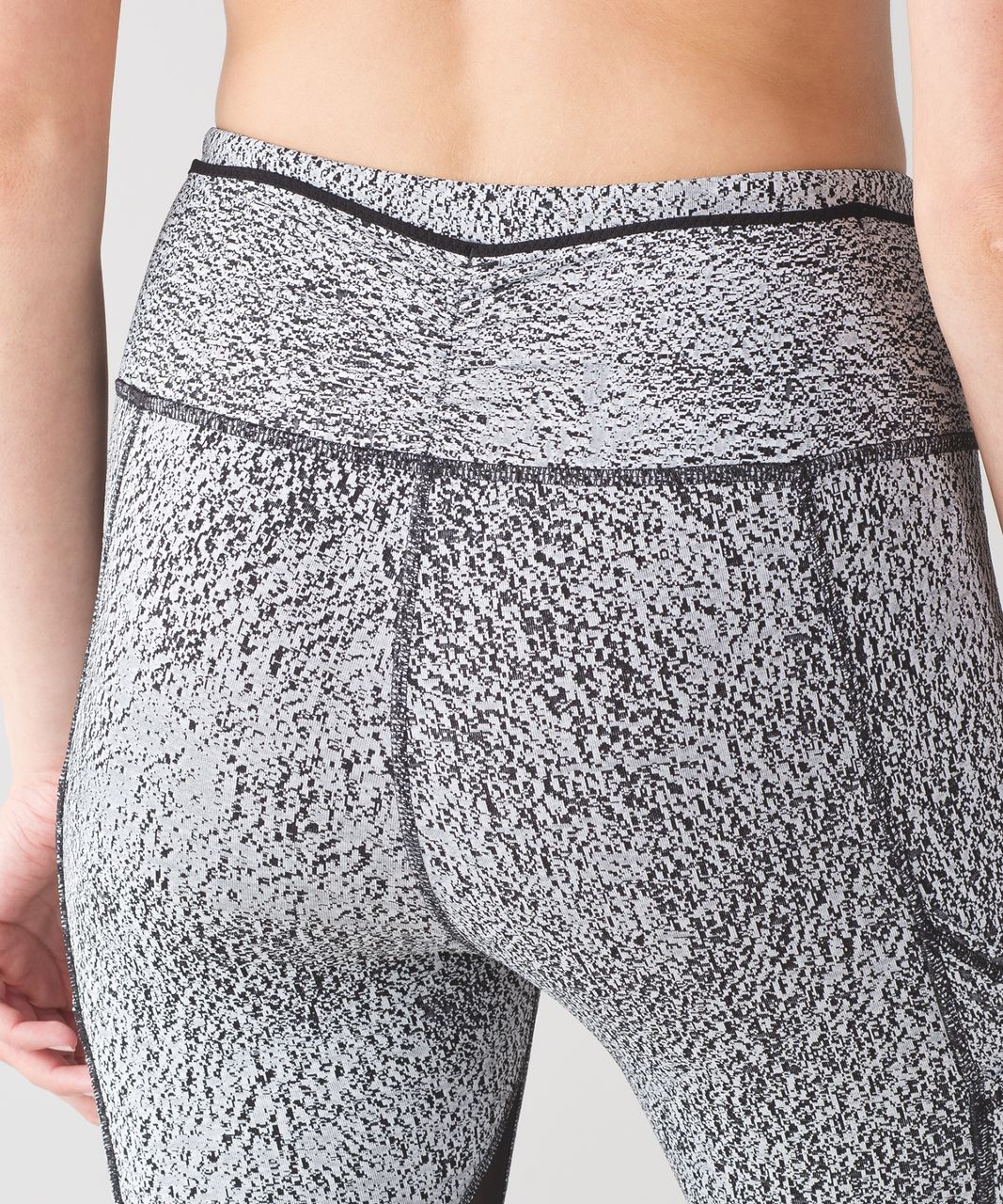 Lululemon Outrun 17 Crop - Power Luxtreme Spray Jacquard White Black /  Black - lulu fanatics