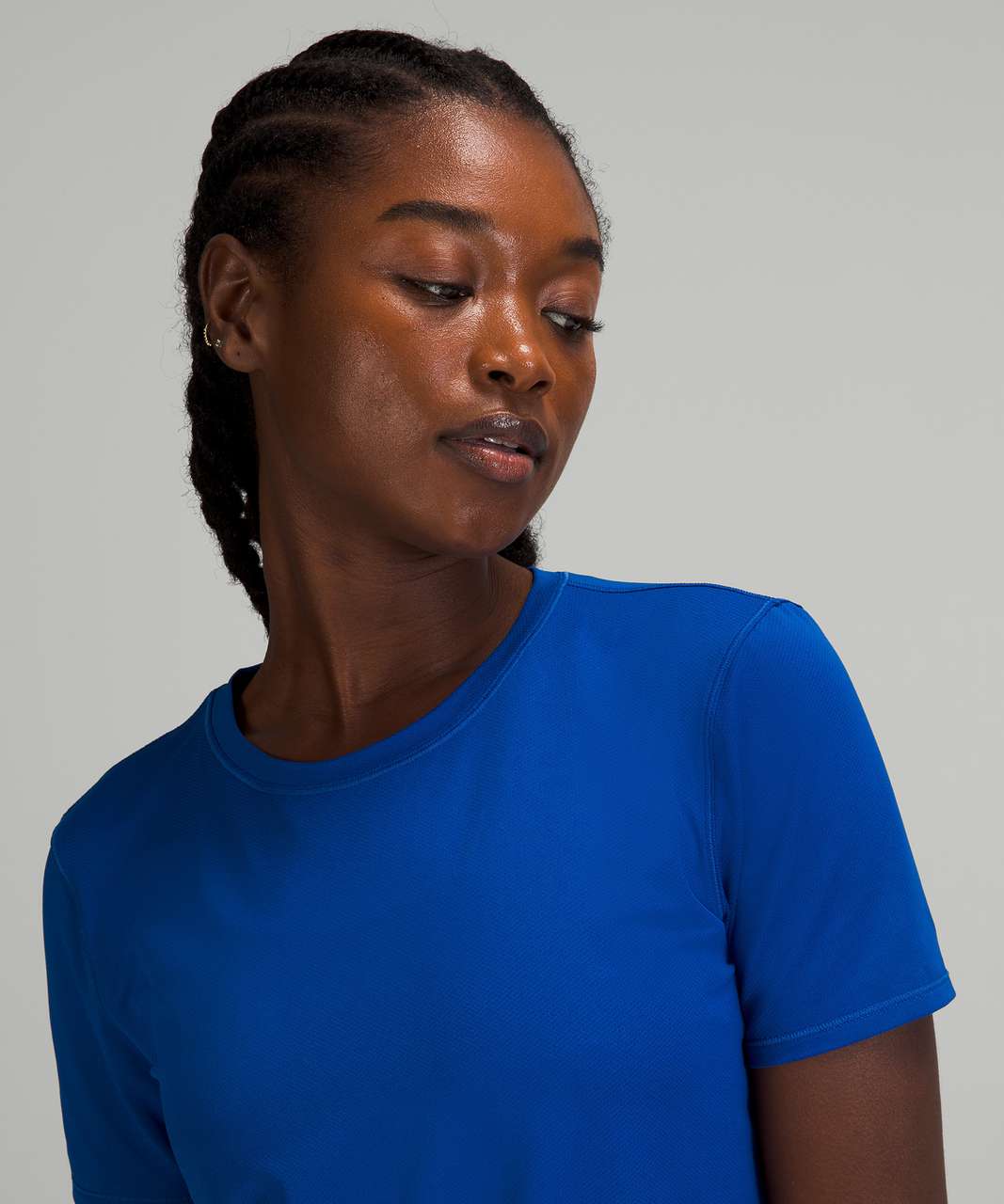 https://storage.googleapis.com/lulu-fanatics/product/67078/1280/lululemon-high-neck-running-and-training-t-shirt-symphony-blue-049229-365366.jpg