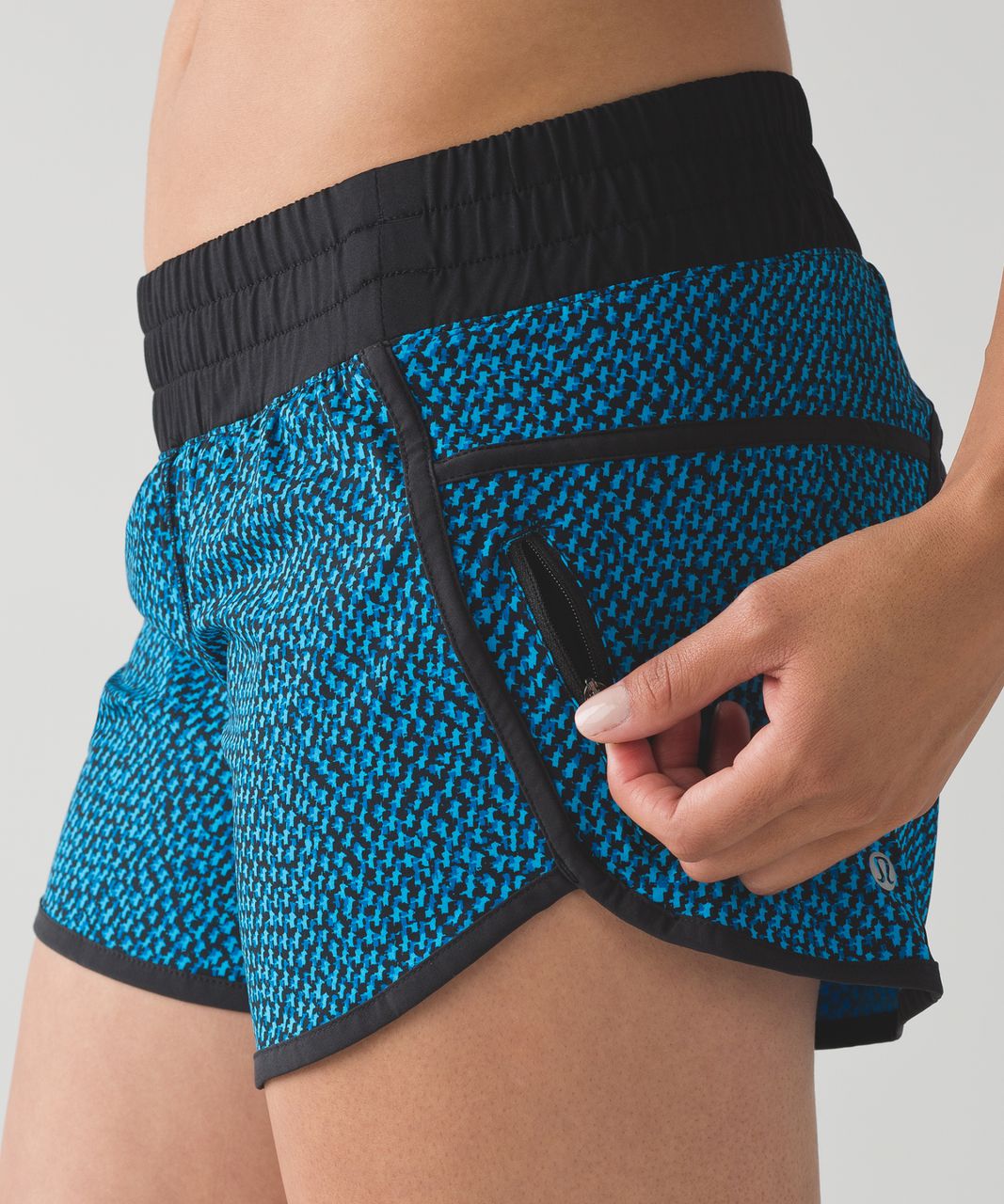 Lululemon Tracker Short IV - Scatter Star Beach Blanket Blue Black / Black