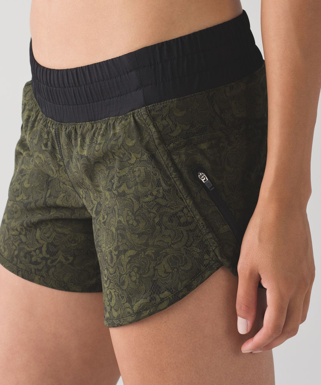 Lululemon Tracker Short IV - Mini Pencil Lace Brave Olive Black / Black