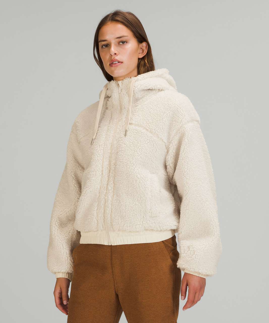 My favourite cosy winter off duty (mostly) Lulu out fit! Texture Play Crew  Sweater in White Opal, Reversible Fleece Jacket Dark olive, topped off with  EBB in White Opal Fleece! I'm from