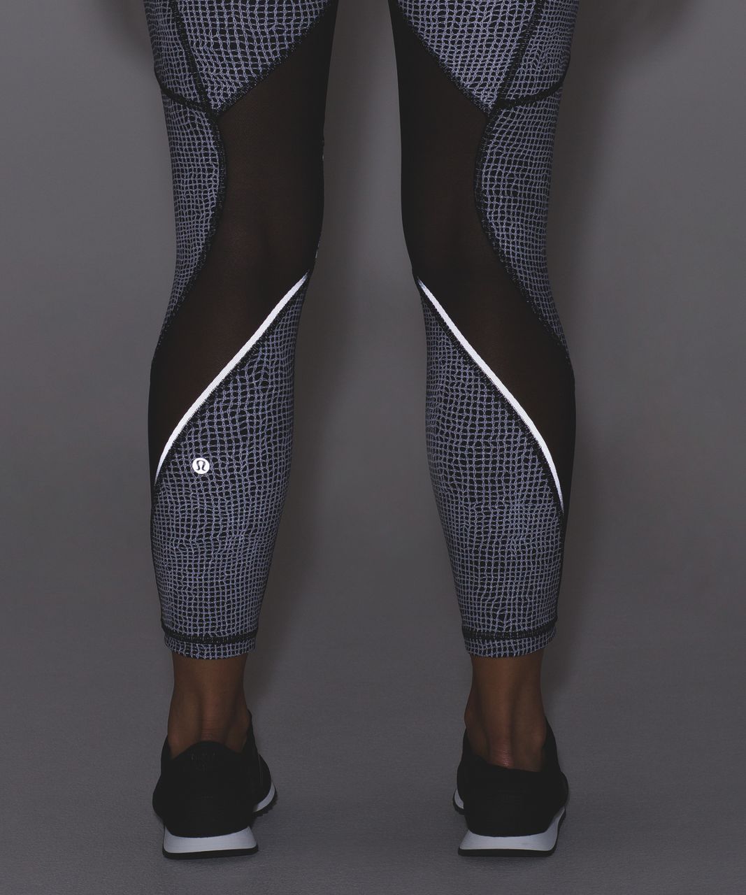 Lululemon Outrun Tight - Fall Net White Black / Black