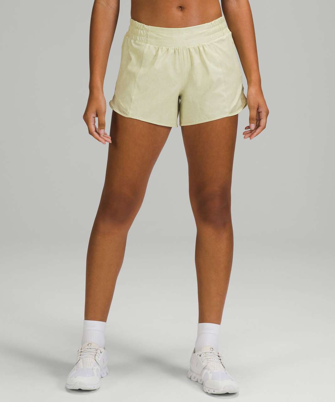 Lululemon Hotty Hot Low-Rise Short 4" - Gravel Dust Dew Green Multi / Dew Green