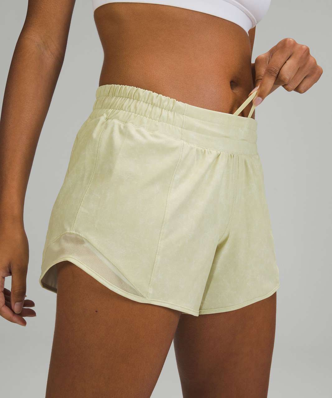 Lululemon Hotty Hot Low-Rise Short 4" - Gravel Dust Dew Green Multi / Dew Green