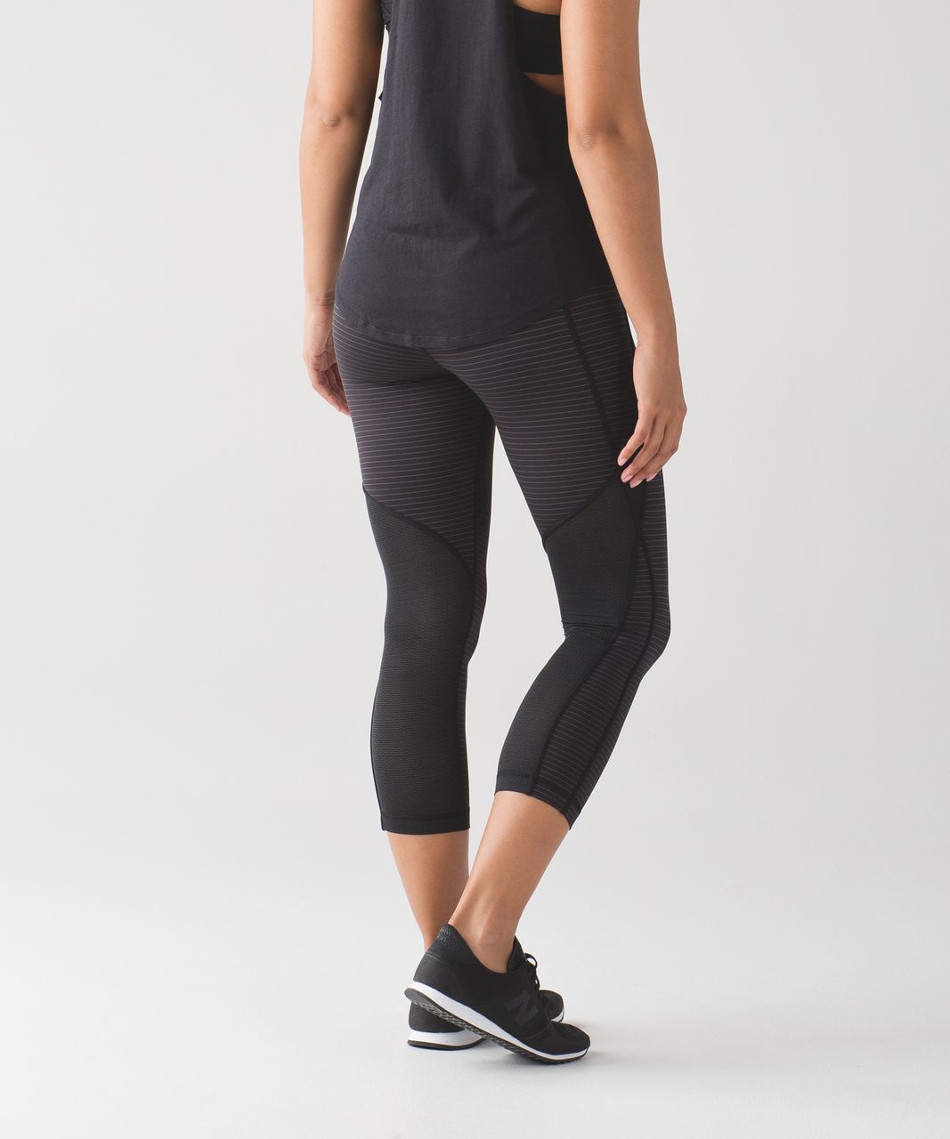 Lululemon Water Bound Capri Leggings Womens Black Striped Luxtreme Size: 2