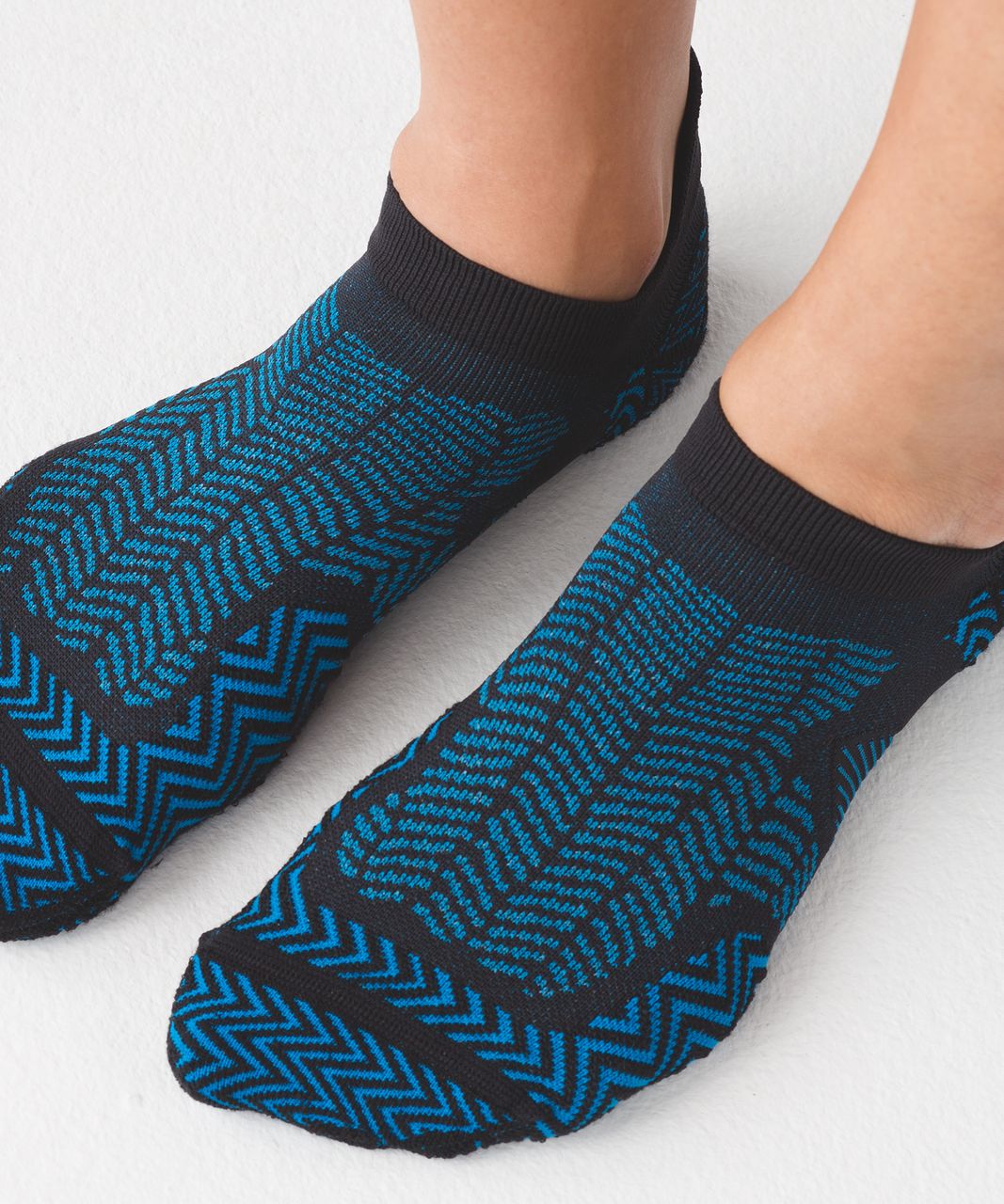 Lululemon Speed Sock (Silver) - Black / Shocking Blue / Ice Blue