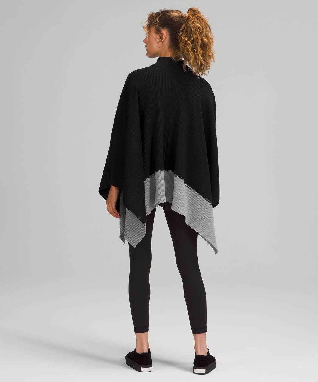 Lululemon On The Go Poncho - Black / Heathered Asphalt Grey