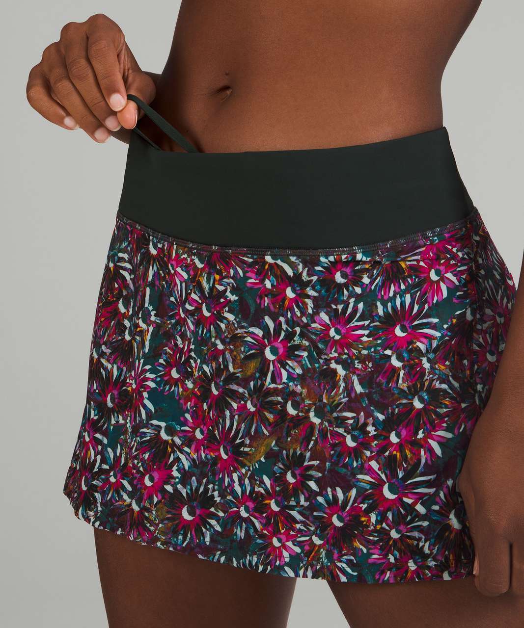 Lululemon Play Off the Pleats Mid-Rise Skirt - Floral Electric Multi / Rainforest Green