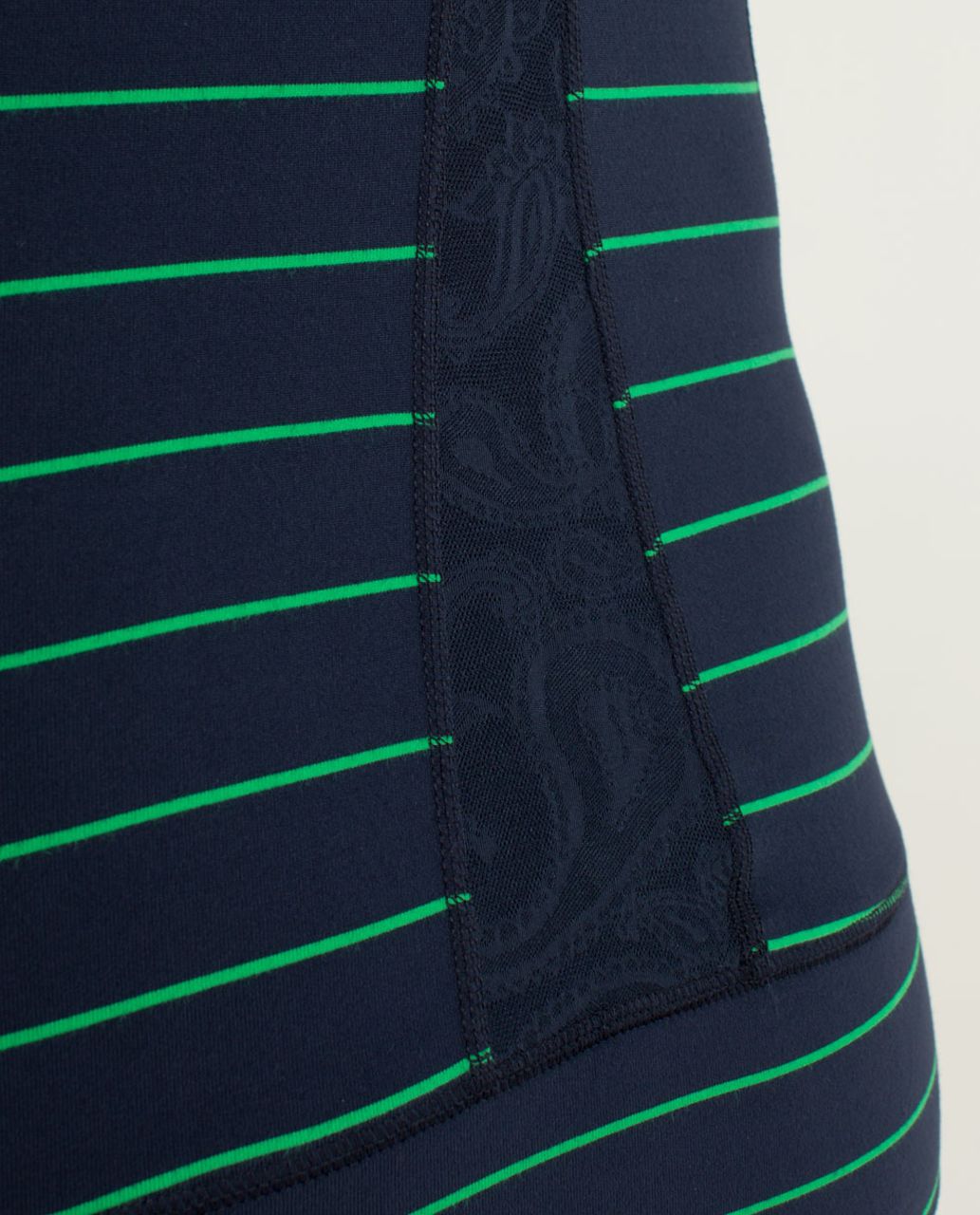 My Favorite Lululemon Pattern + Color Combo: Slalom Green Bean & Inkwell -  Schimiggy Reviews