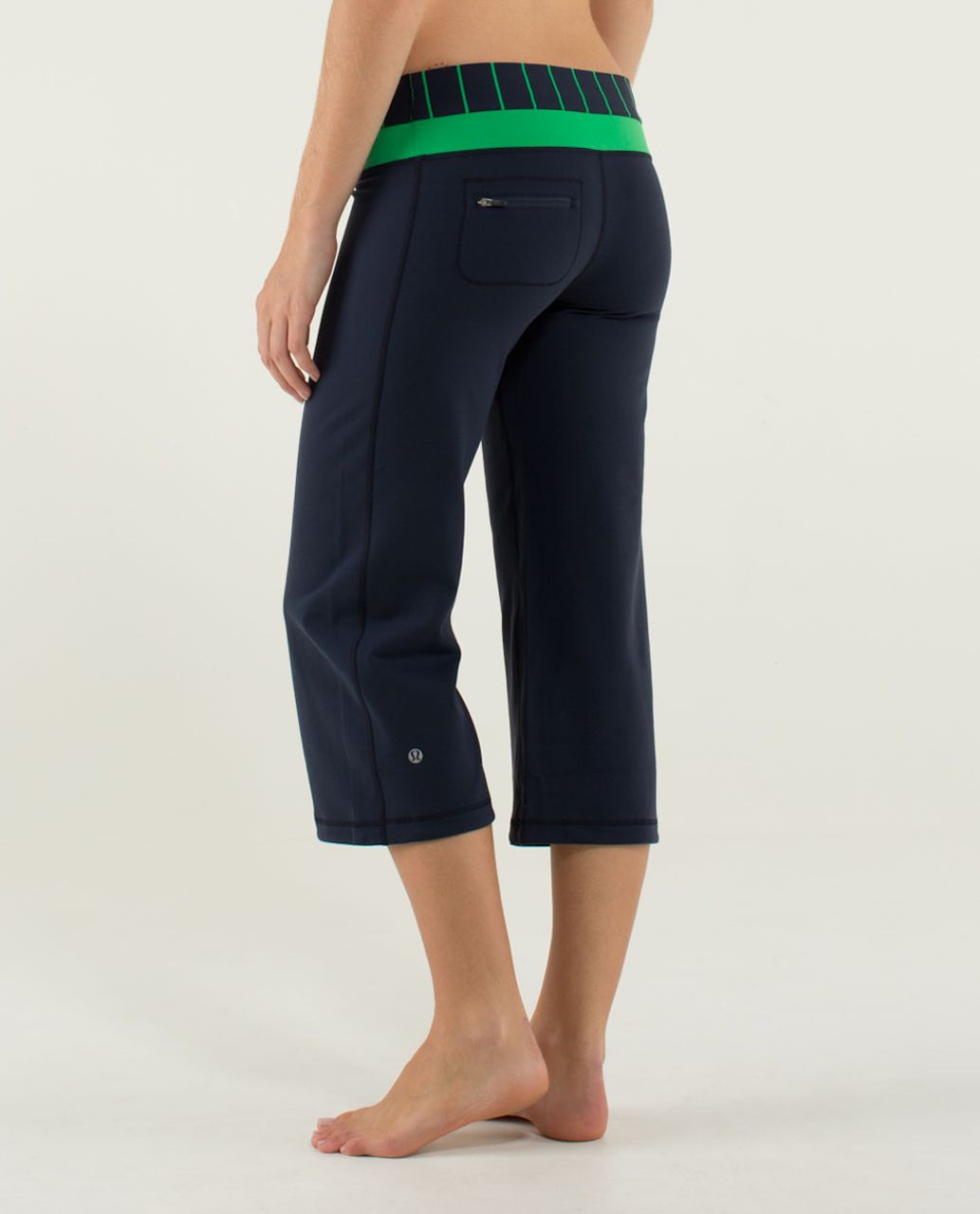 lululemon dharana crop