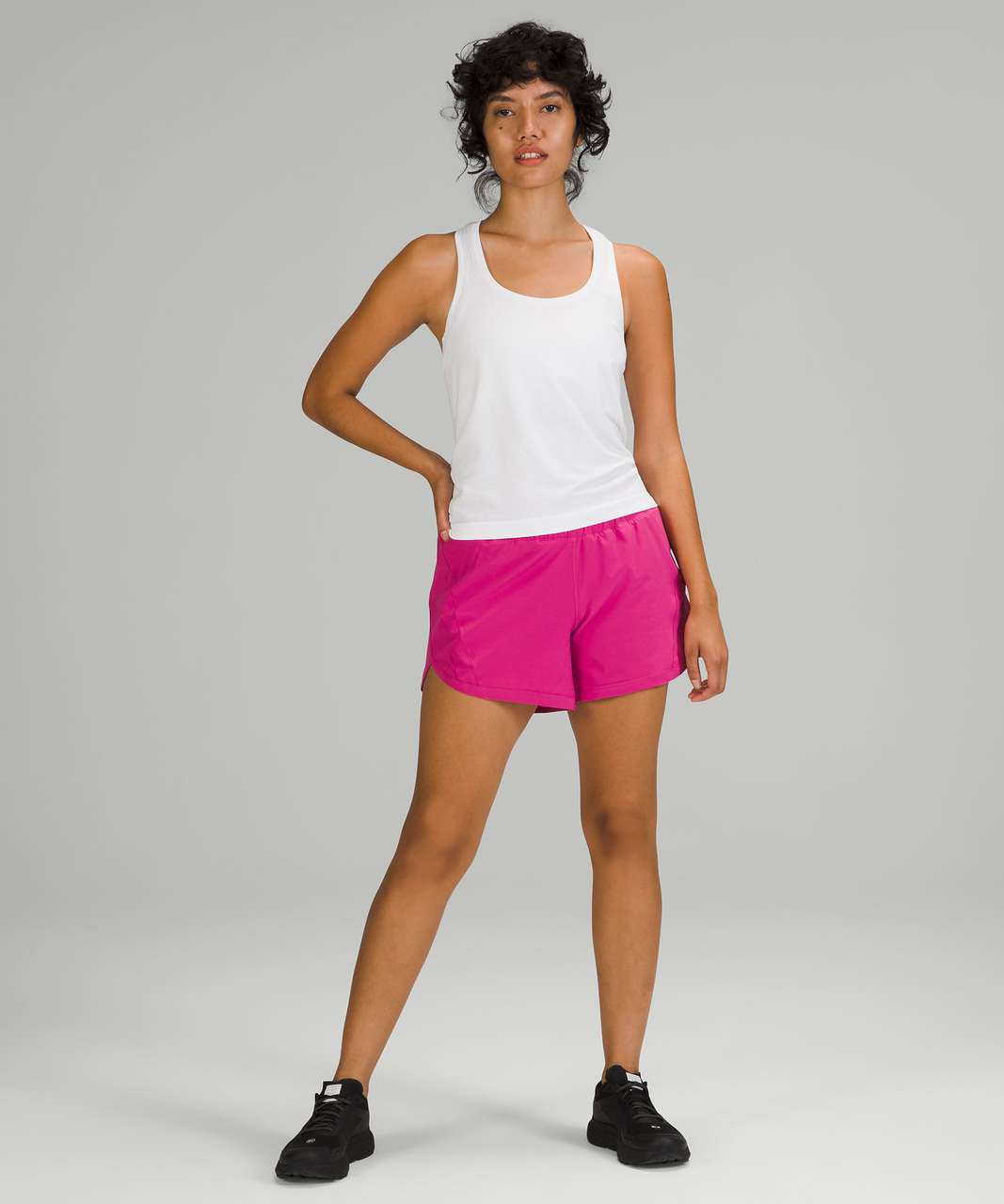 Lululemon Track That Mid-Rise Short 5, 女裝, 褲＆半截裙, 短褲