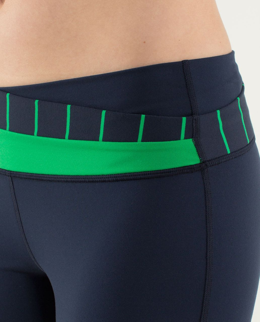 My Favorite Lululemon Pattern + Color Combo: Slalom Green Bean & Inkwell -  Schimiggy Reviews