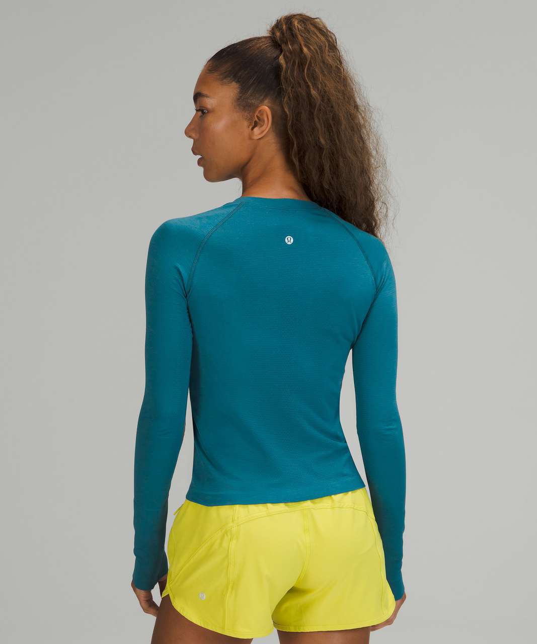 Lululemon Womens Capri/Capture Blue Swiftly Tech Long Sleeve 2.0 Race  LengthSz 8