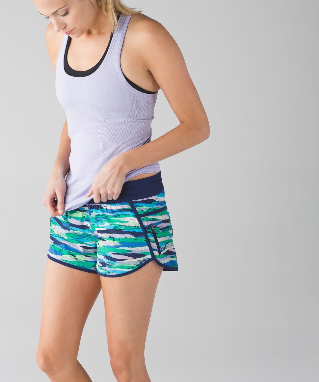 Lululemon Tracker Short III - Seven Wonders Multi / Hero Blue