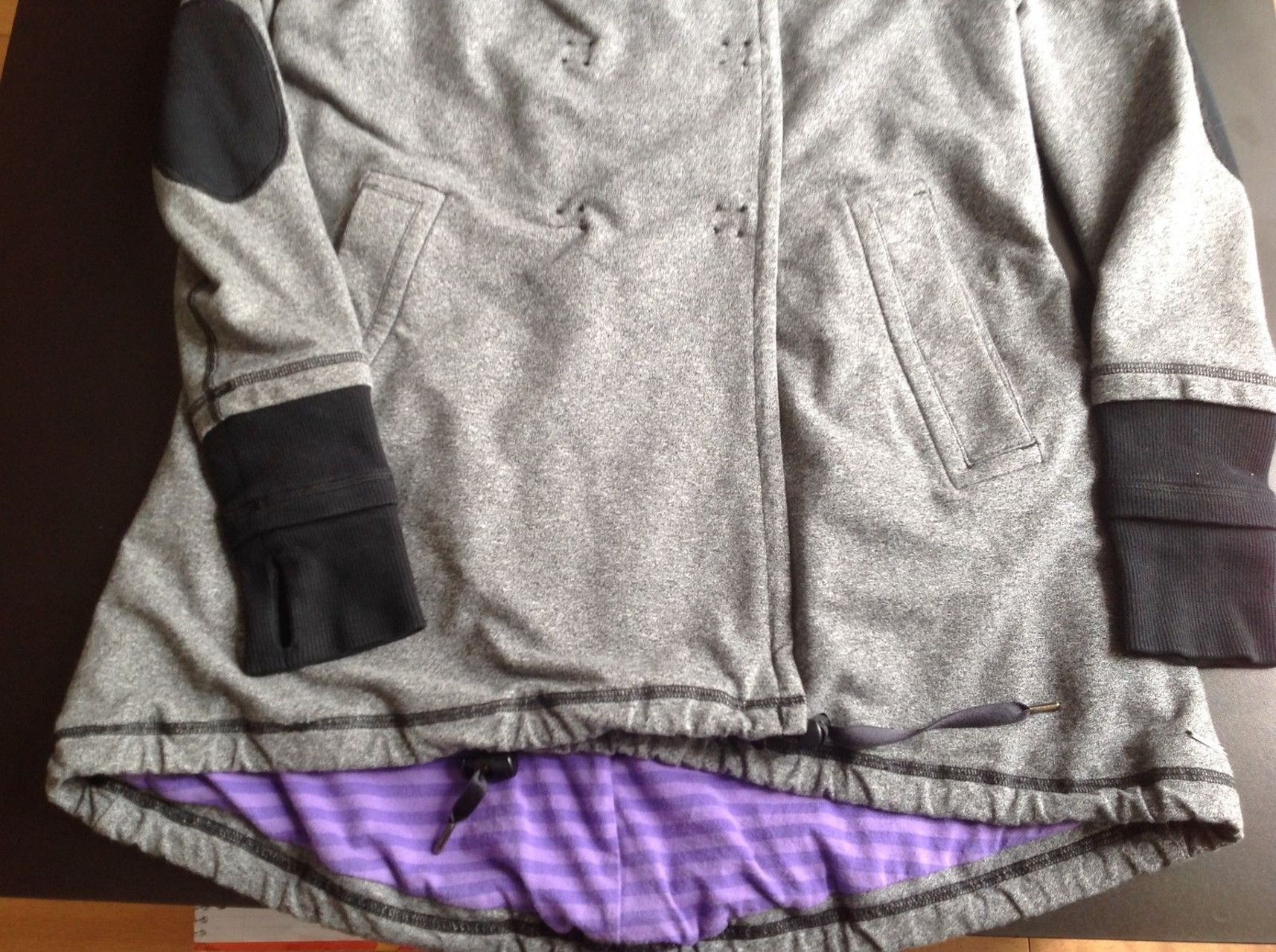 Lululemon Gratitude Wrap - Static Charcoal / Purple Lining