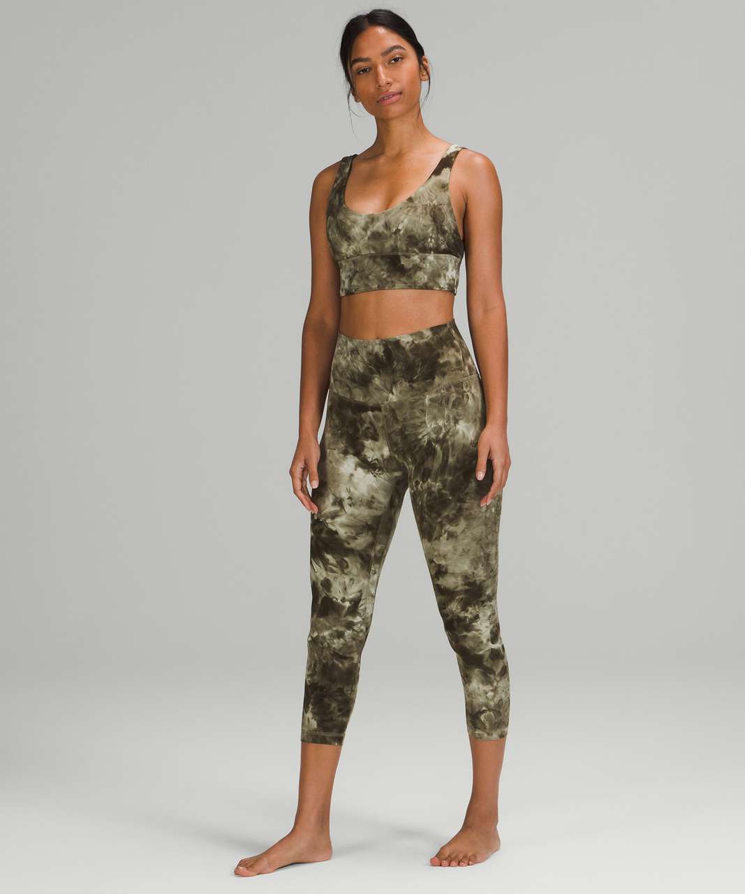 WTs 23” in dark olive, Align Reversible Bra in white/wafsnb and