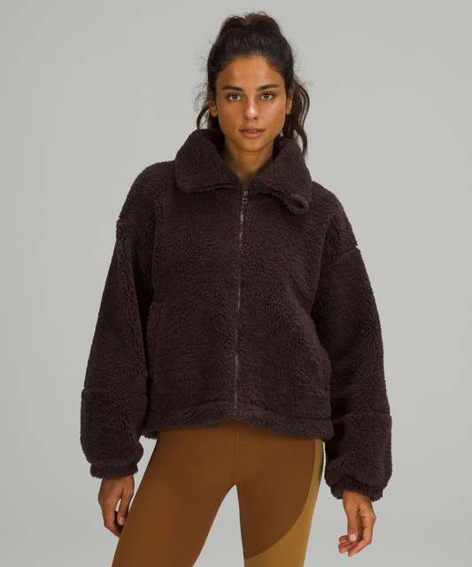 Cozy stay warm set: Cinchable fleece zip up in white opal (4) & engineered  warmth jogger in graphite grey/white (2) : r/lululemon